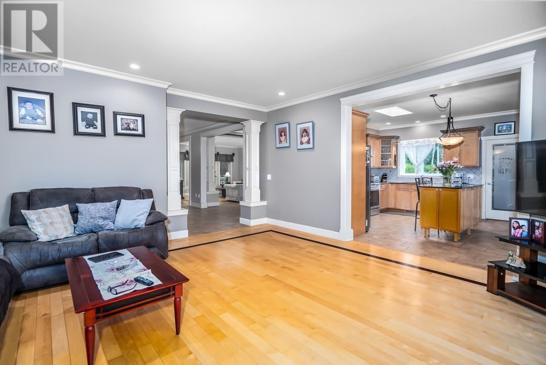 Property at 935 FOSTER AVENUE image 2