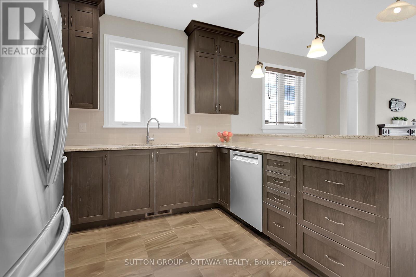 809 Carnelian Crescent, Ottawa, Ontario  K1X 0A8 - Photo 13 - X12073358
