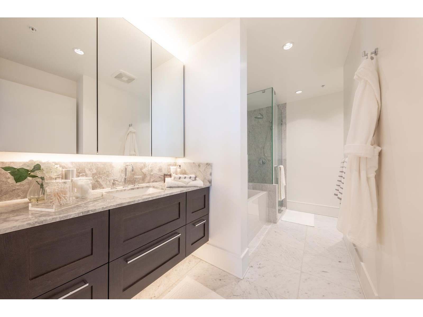 2104 1500 Martin Street, White Rock, British Columbia  V4B 0C2 - Photo 10 - R2988768
