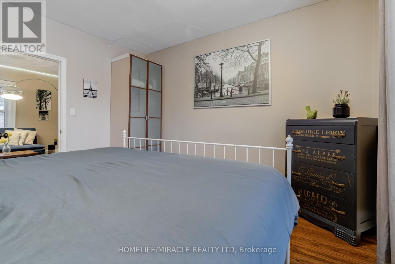 8 Mill Street, Brampton, Ontario  L6X 1S6 - Photo 10 - W12073354