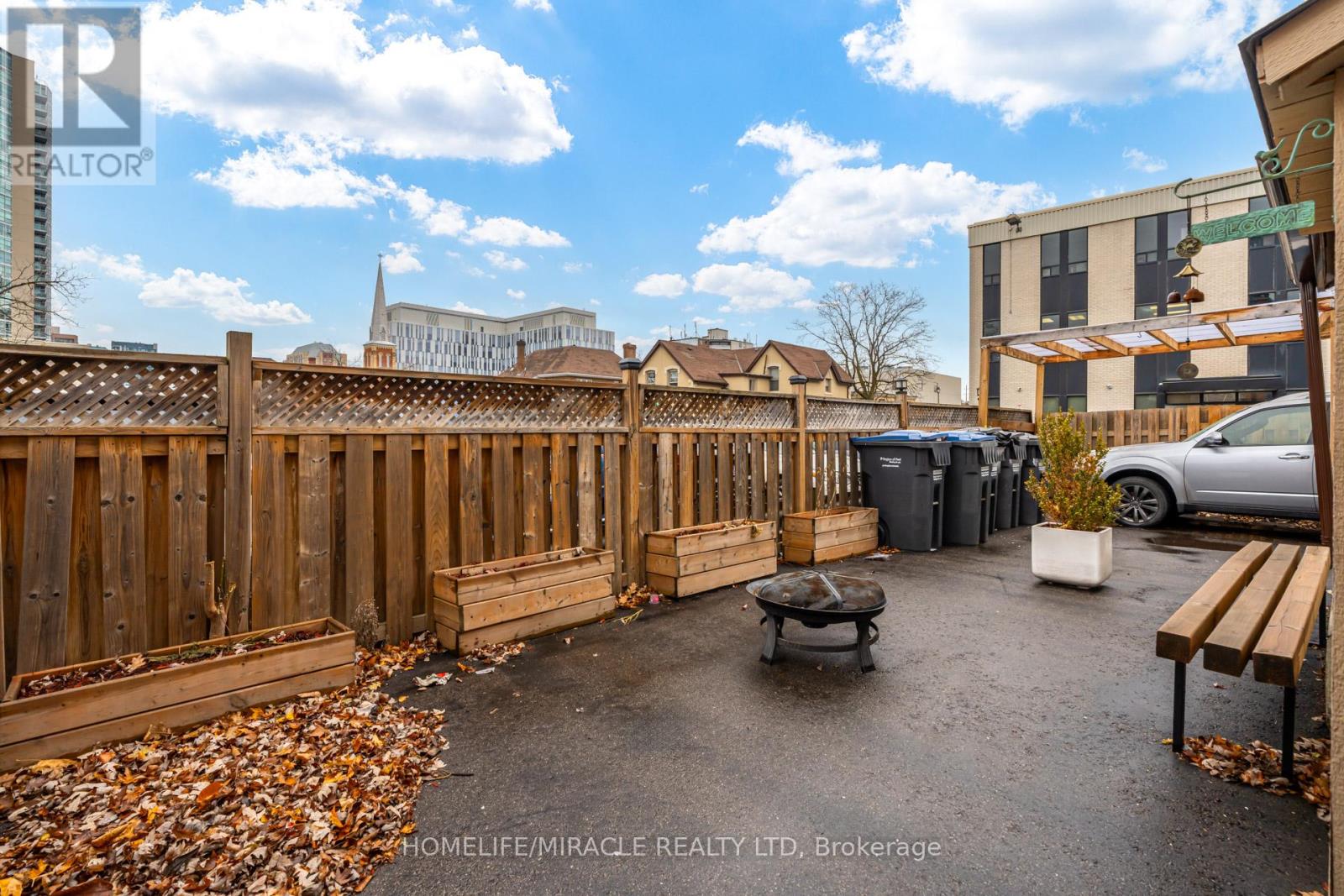 8 Mill Street, Brampton, Ontario  L6X 1S6 - Photo 13 - W12073354