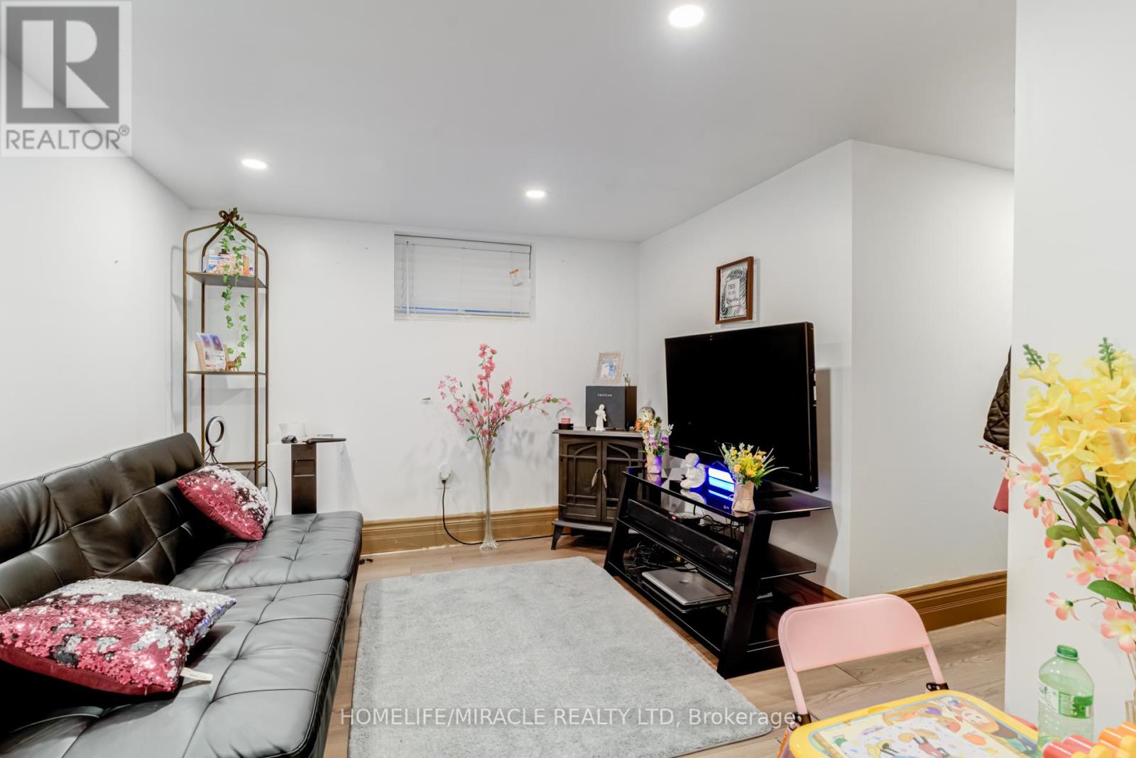 8 Mill Street, Brampton, Ontario  L6X 1S6 - Photo 21 - W12073354