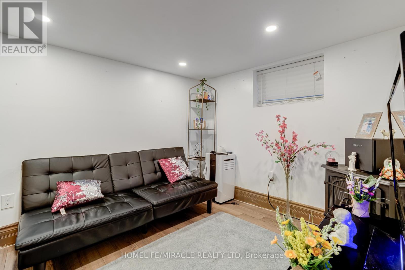 8 Mill Street, Brampton, Ontario  L6X 1S6 - Photo 22 - W12073354