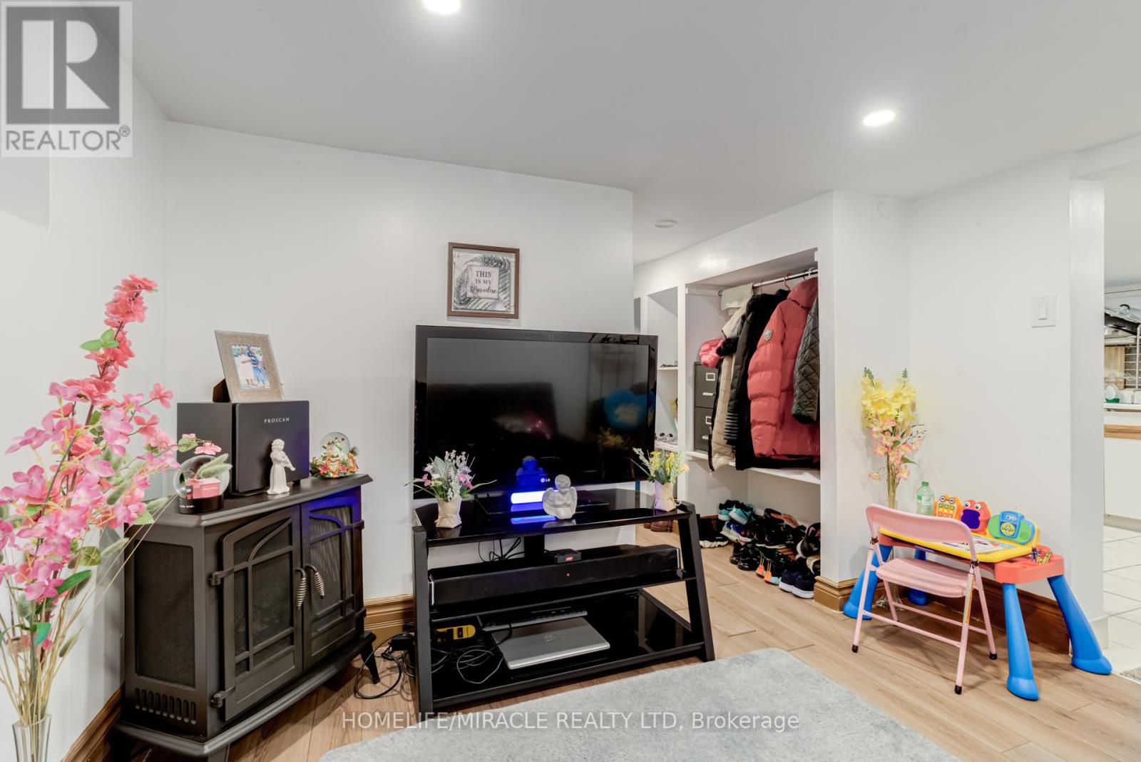 8 Mill Street, Brampton, Ontario  L6X 1S6 - Photo 23 - W12073354