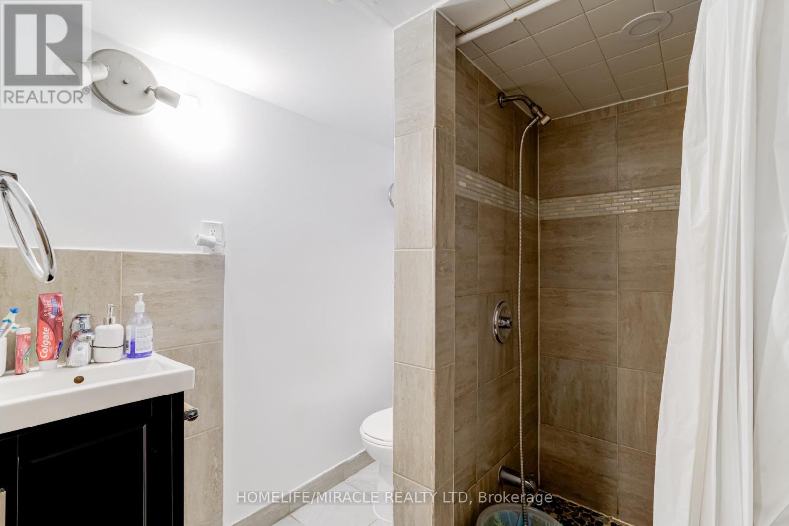 8 Mill Street, Brampton, Ontario  L6X 1S6 - Photo 26 - W12073354