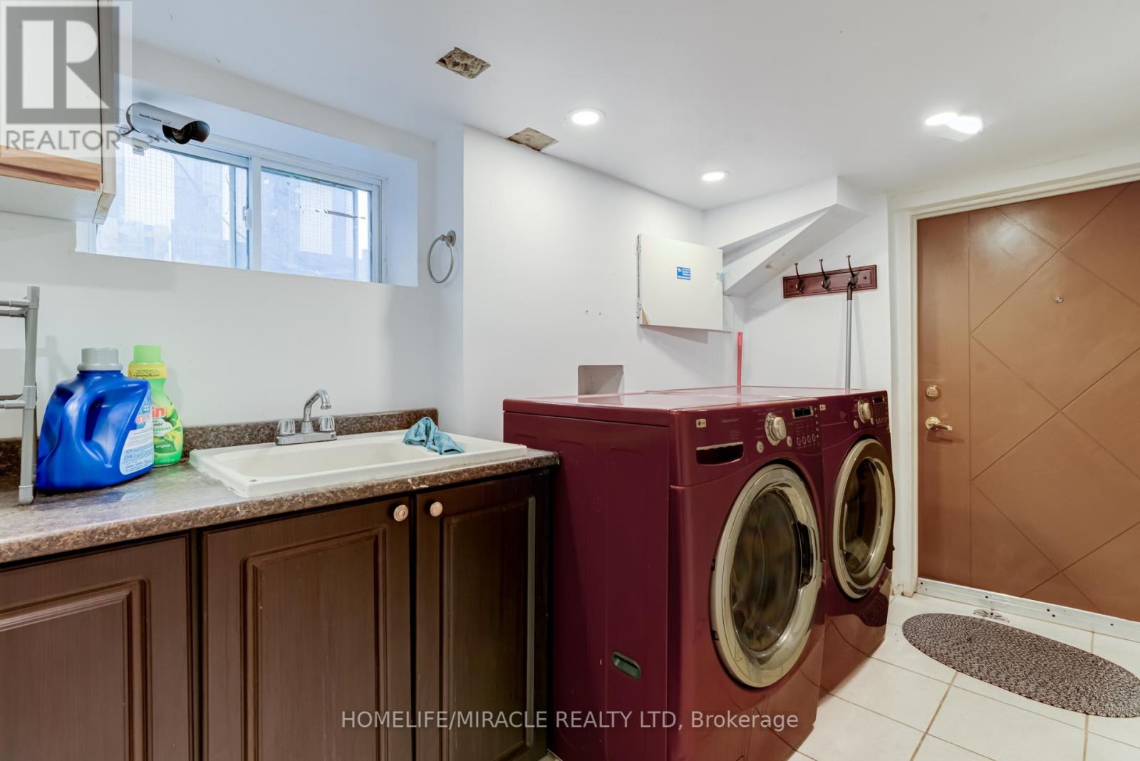 8 Mill Street, Brampton, Ontario  L6X 1S6 - Photo 27 - W12073354
