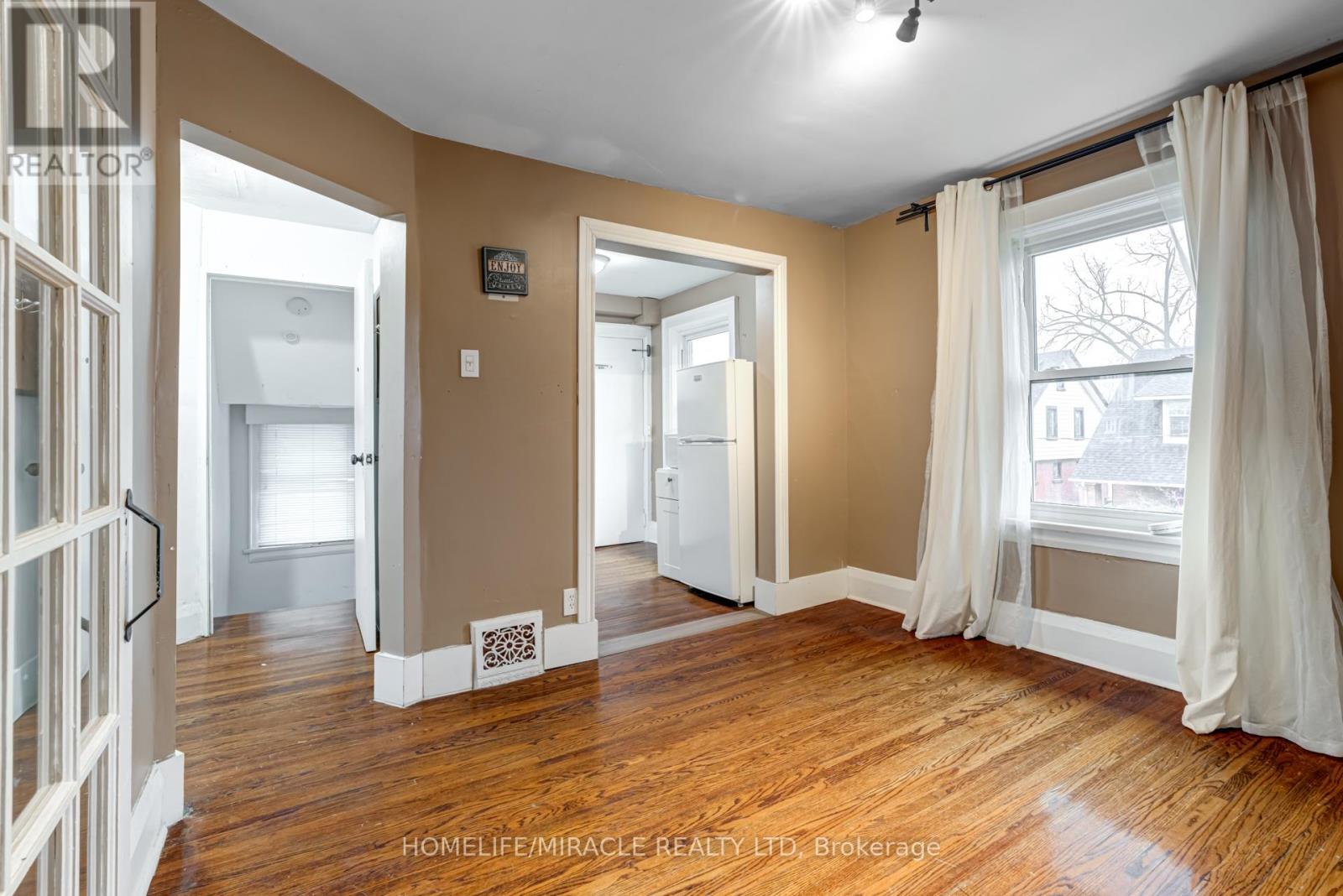 8 Mill Street, Brampton, Ontario  L6X 1S6 - Photo 31 - W12073354