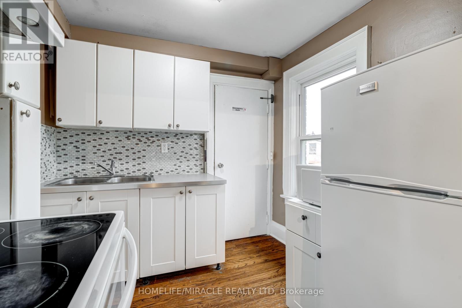 8 Mill Street, Brampton, Ontario  L6X 1S6 - Photo 32 - W12073354
