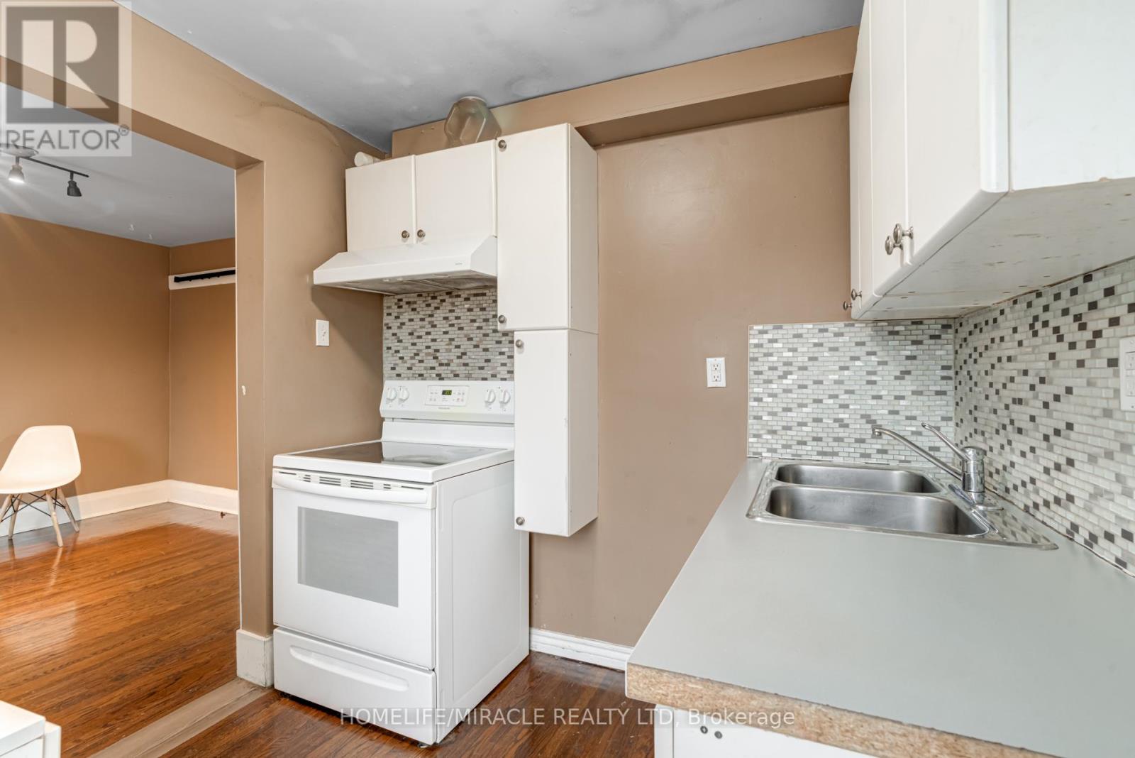 8 Mill Street, Brampton, Ontario  L6X 1S6 - Photo 33 - W12073354