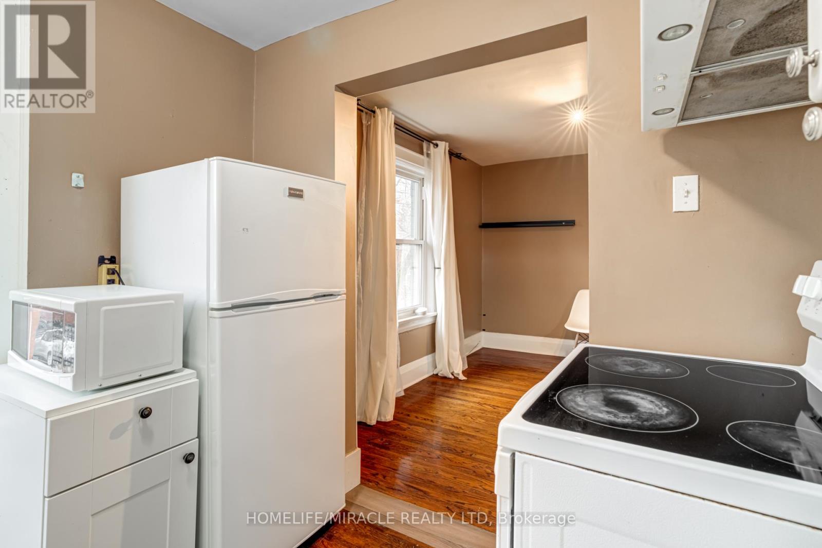 8 Mill Street, Brampton, Ontario  L6X 1S6 - Photo 34 - W12073354