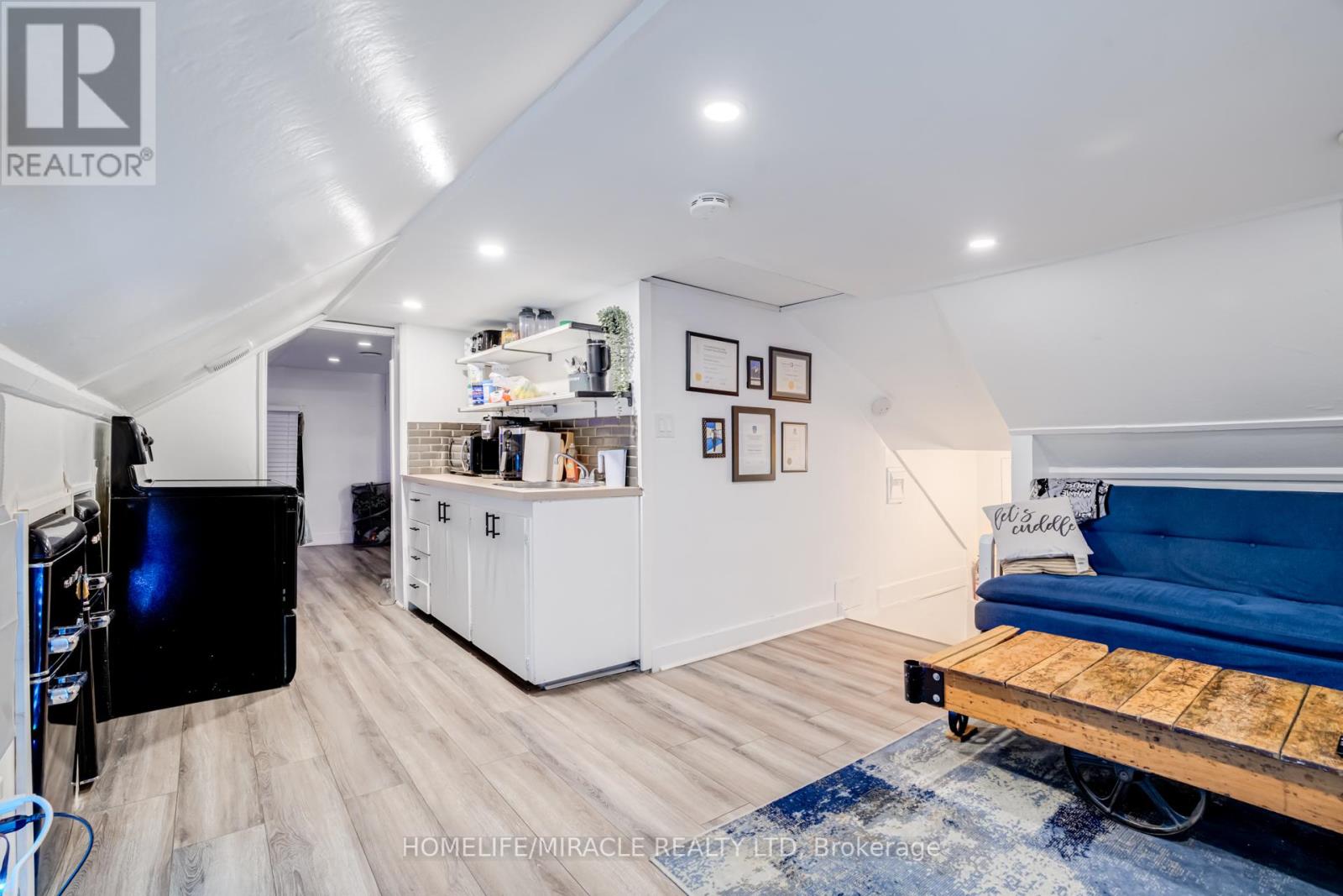 8 Mill Street, Brampton, Ontario  L6X 1S6 - Photo 40 - W12073354