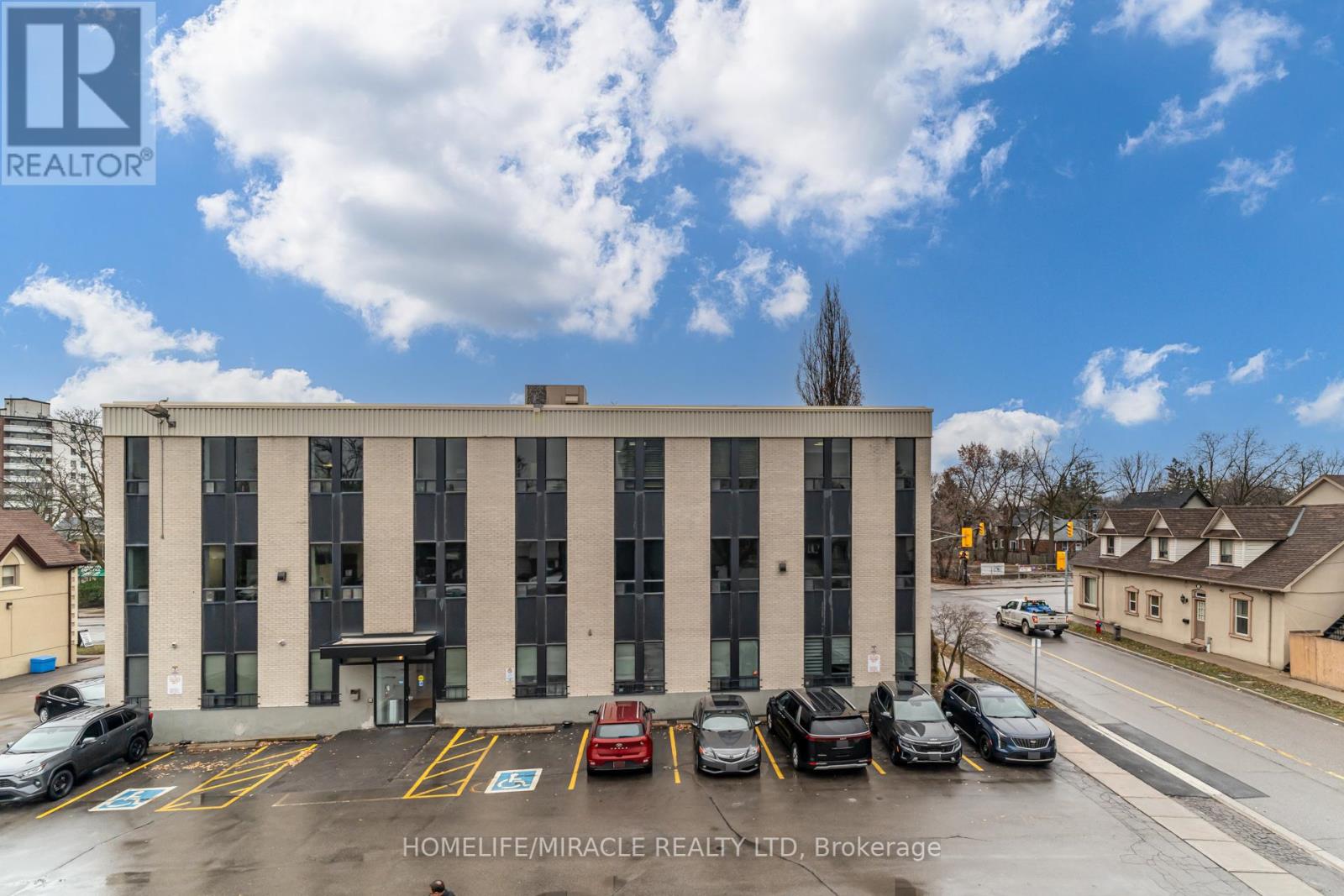 8 Mill Street, Brampton, Ontario  L6X 1S6 - Photo 48 - W12073354