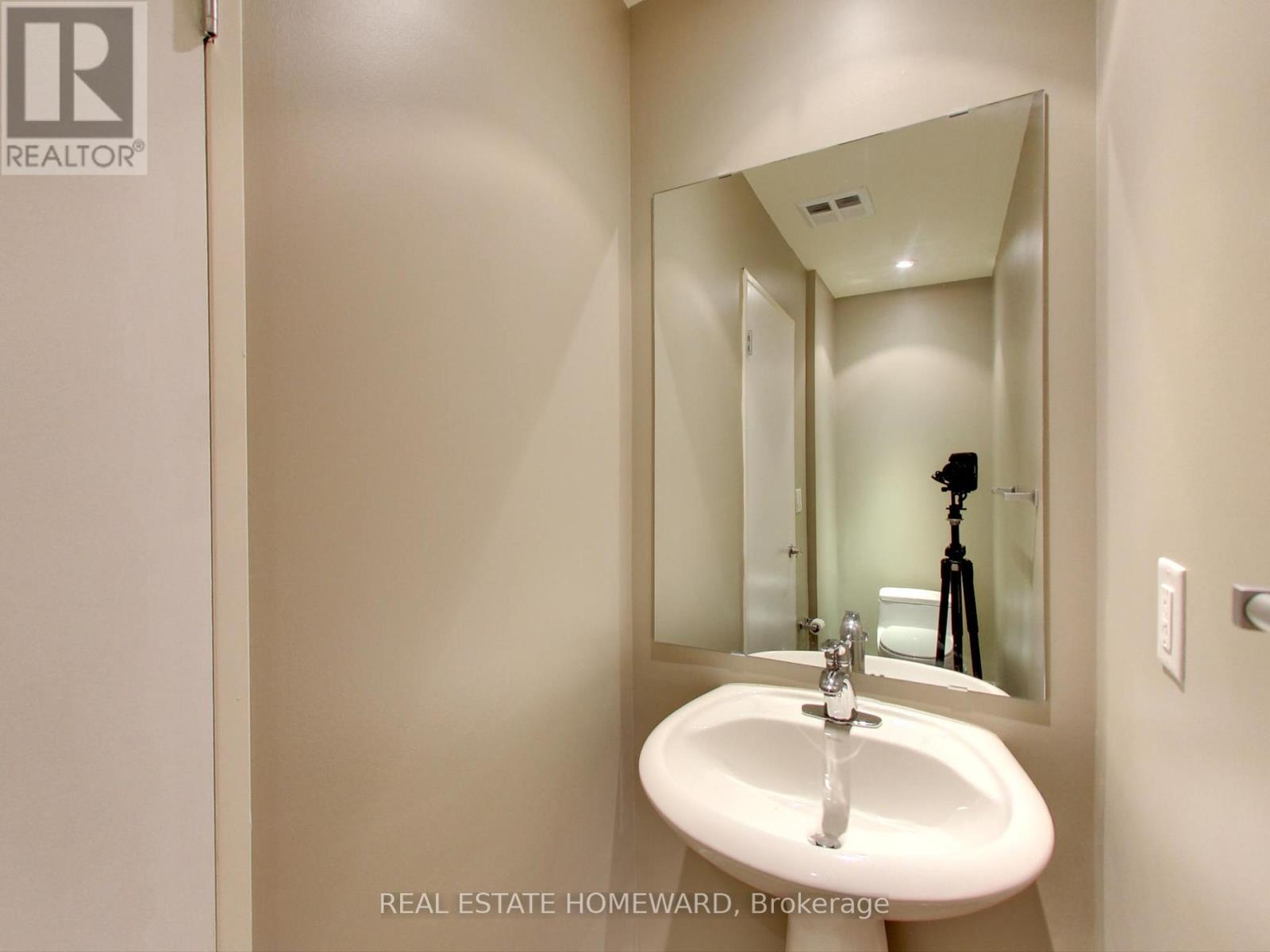 1019 - 333 Adelaide Street E, Toronto, Ontario  M5A 4T4 - Photo 10 - C12068102