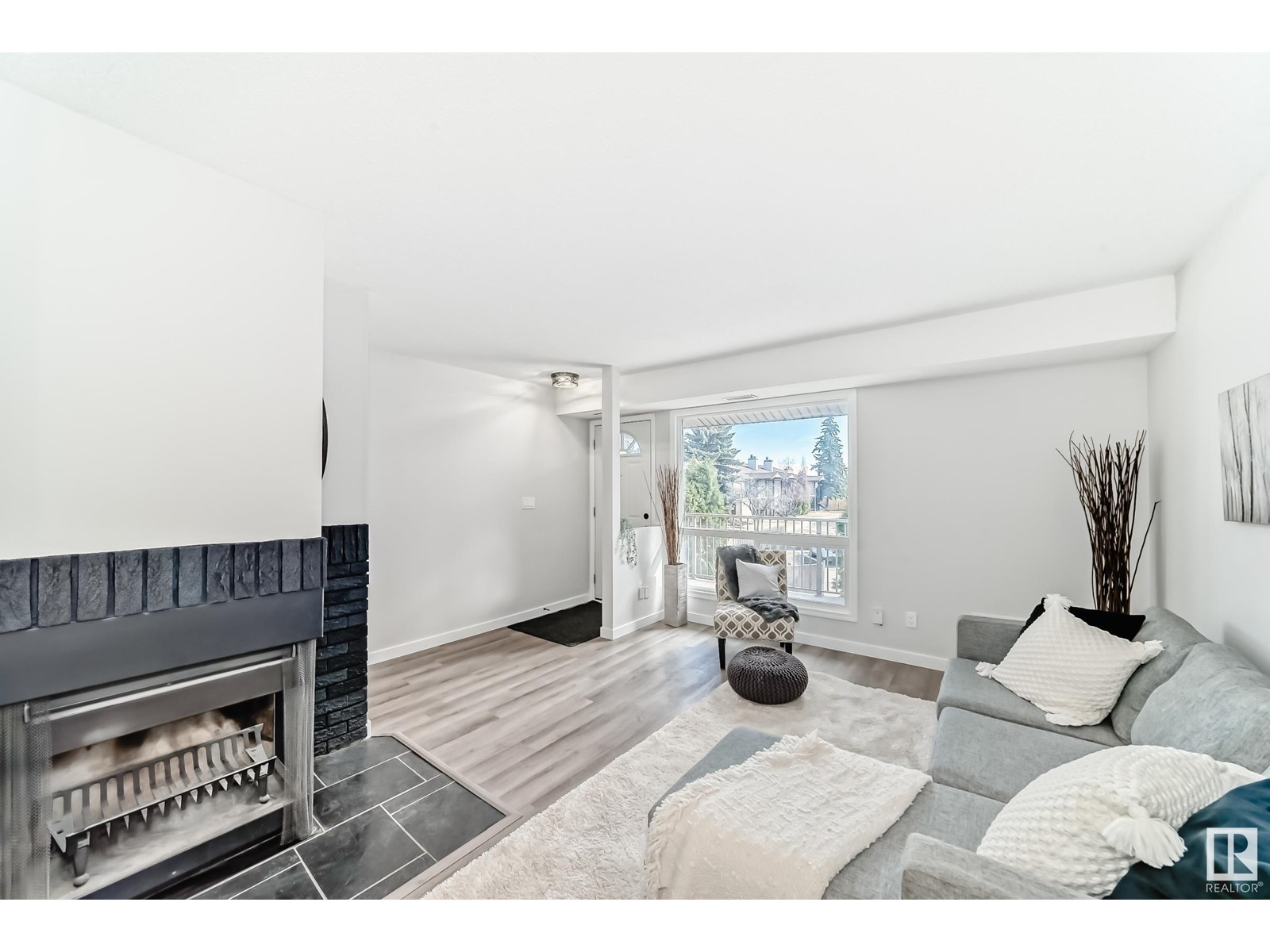 Property at 2057 SADDLEBACK RD NW image 2