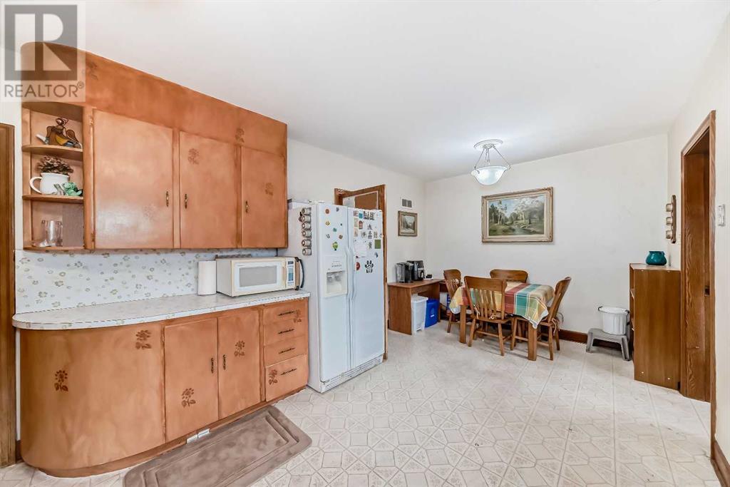 Property at 3205 4 Street SW image 4
