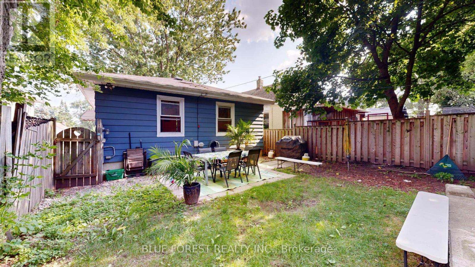 Photo 23 of 26 for 18 Connaught Avenue