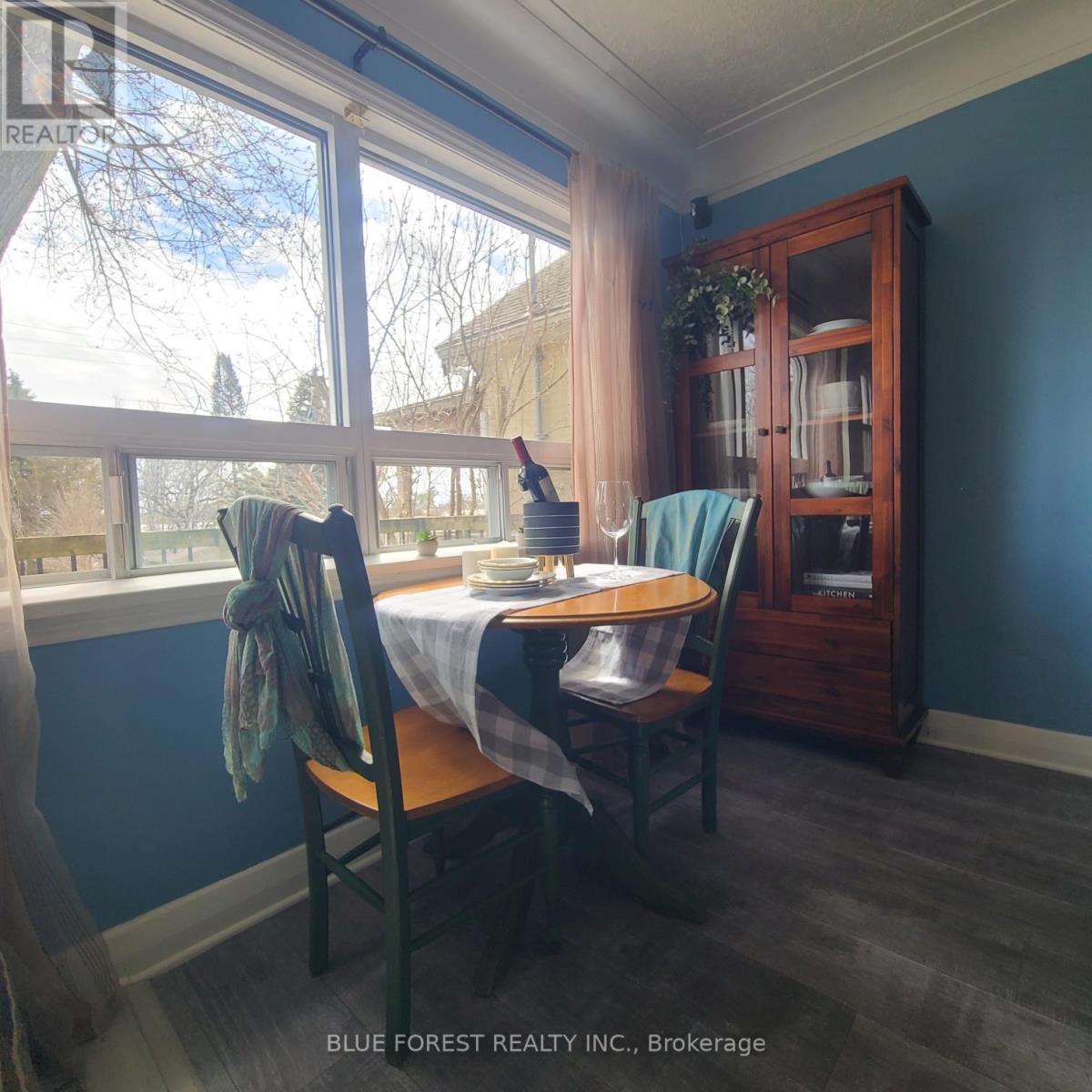 Photo 5 of 26 for 18 Connaught Avenue