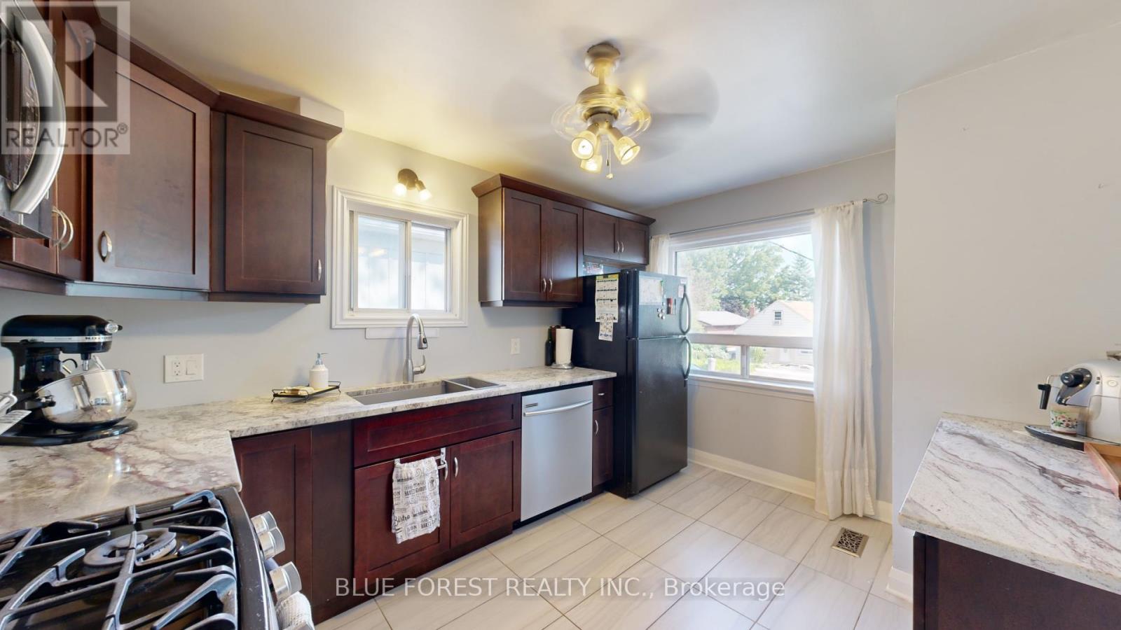 Photo 7 of 26 for 18 Connaught Avenue