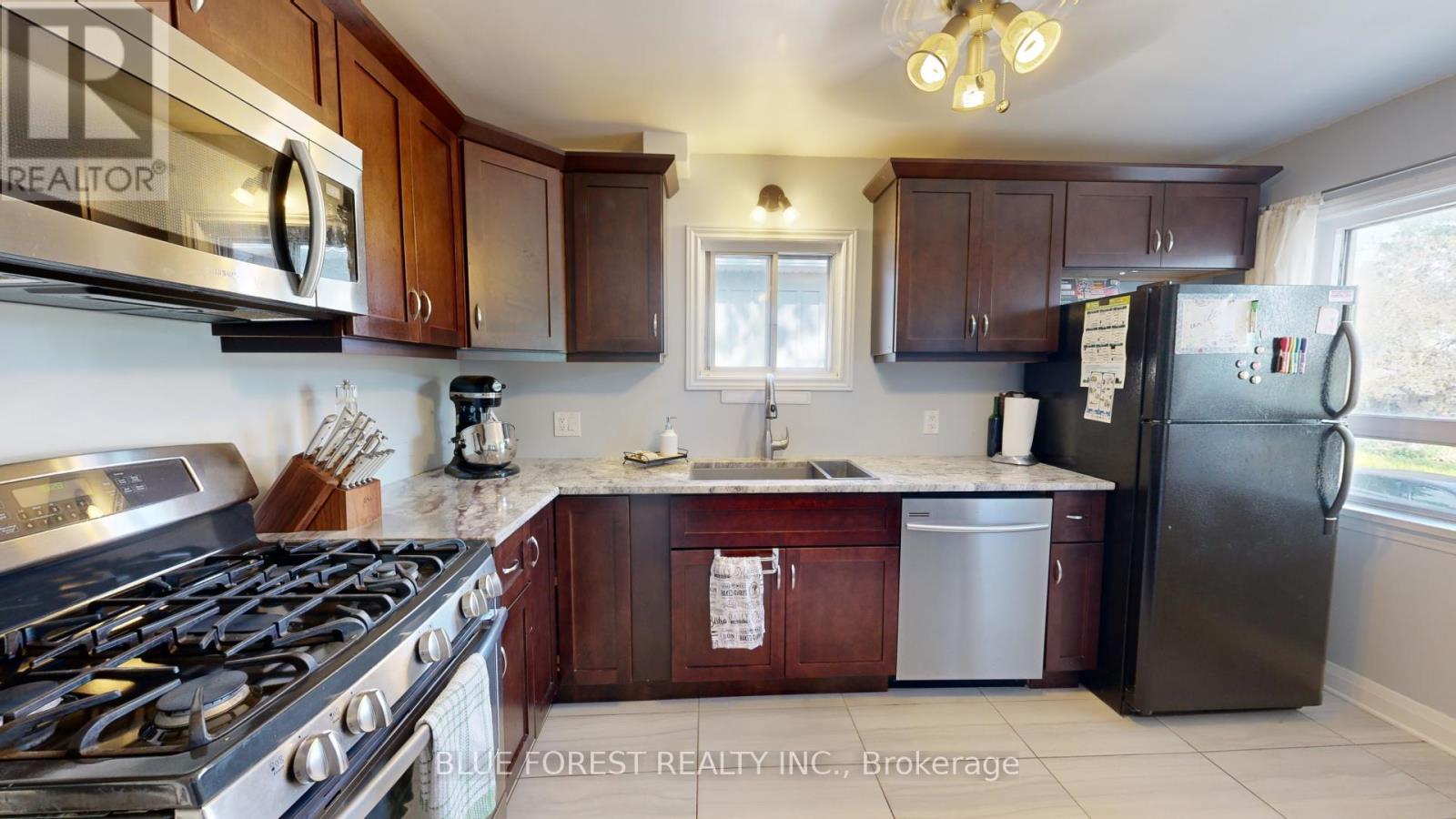 Photo 8 of 26 for 18 Connaught Avenue
