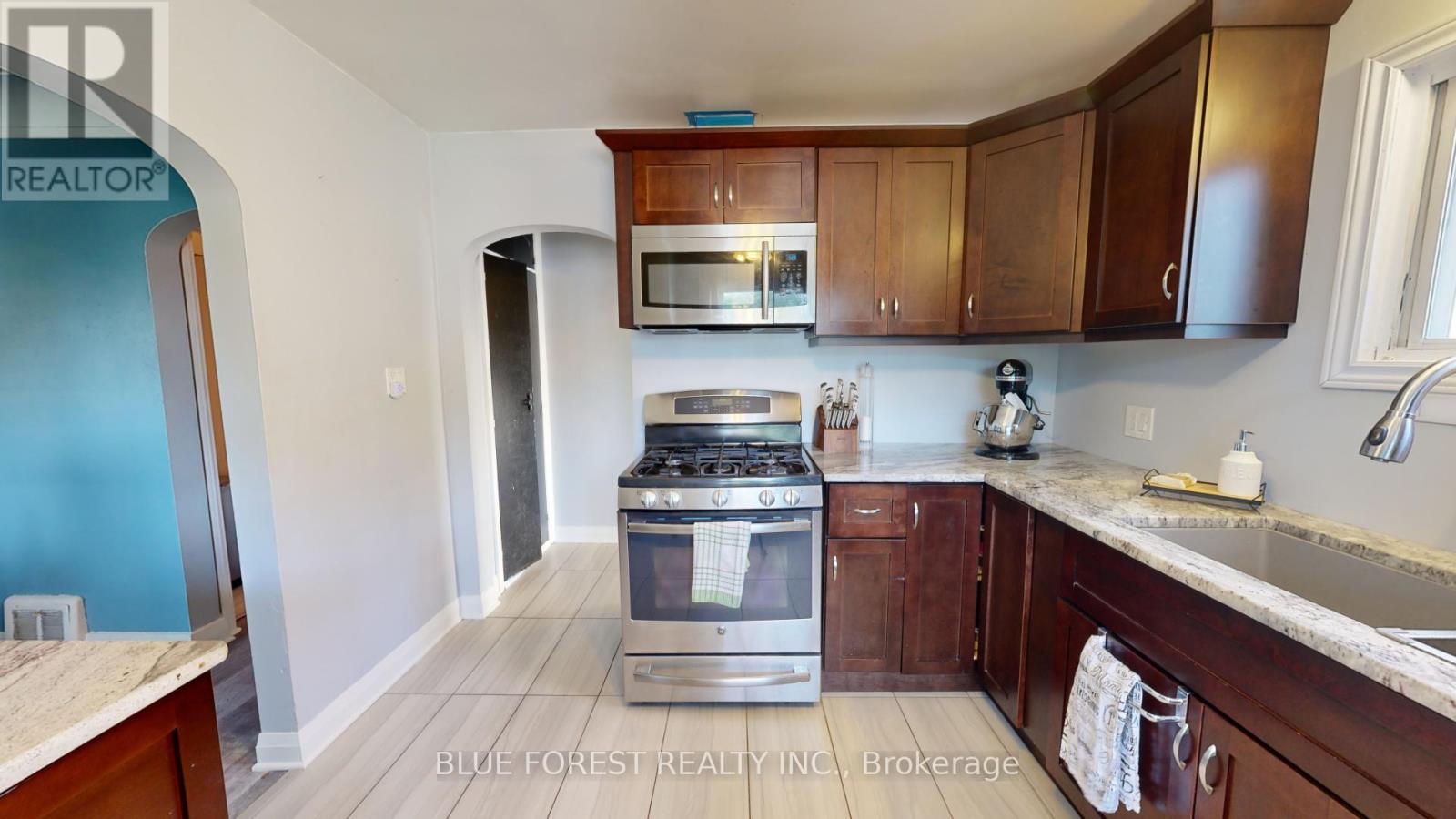 Photo 9 of 26 for 18 Connaught Avenue