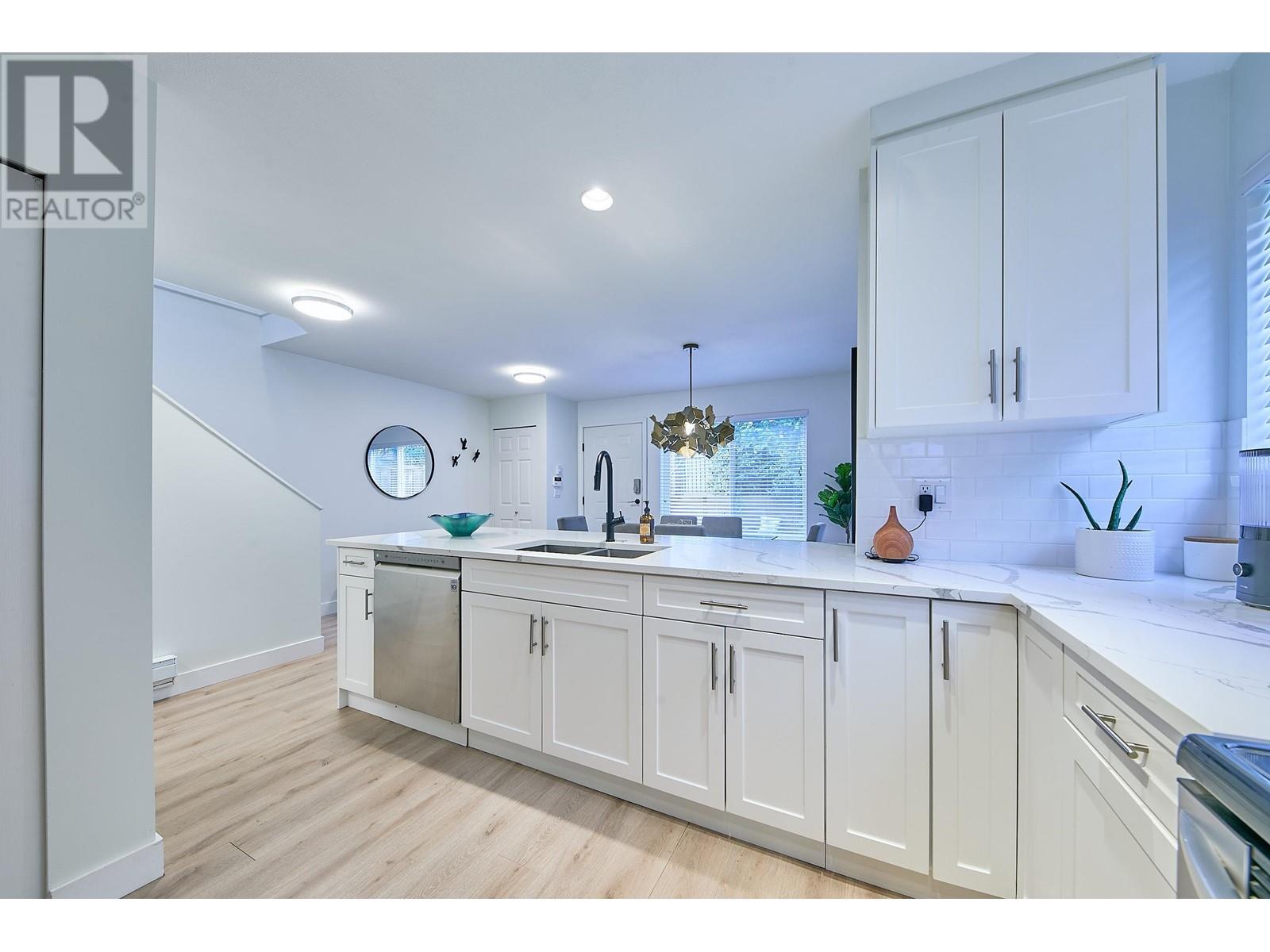 116 Shoreline Circle, Port Moody, British Columbia  V3H 5B3 - Photo 5 - R2988627