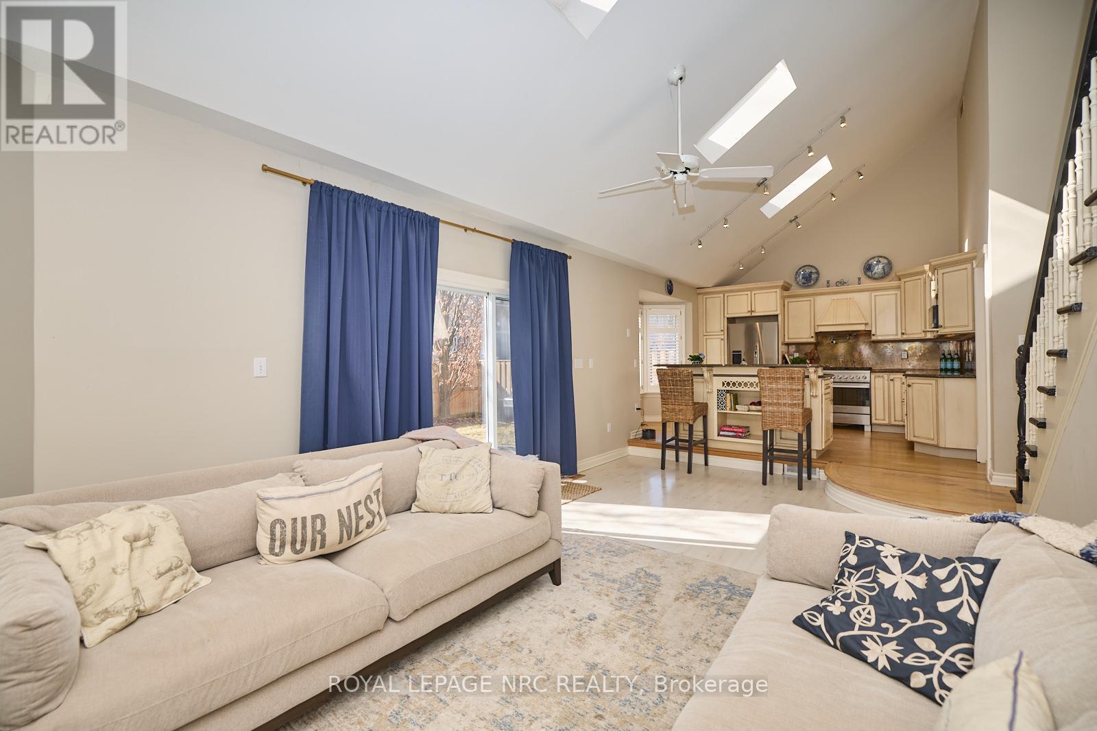 12 Brigantine Court, St. Catharines (436 - Port Weller), Ontario  L2M 7V4 - Photo 15 - X12067740