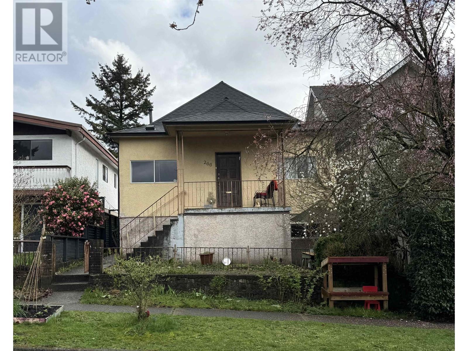 266 E 38th Avenue, Vancouver, British Columbia  V5W 1H4 - Photo 1 - R2988756