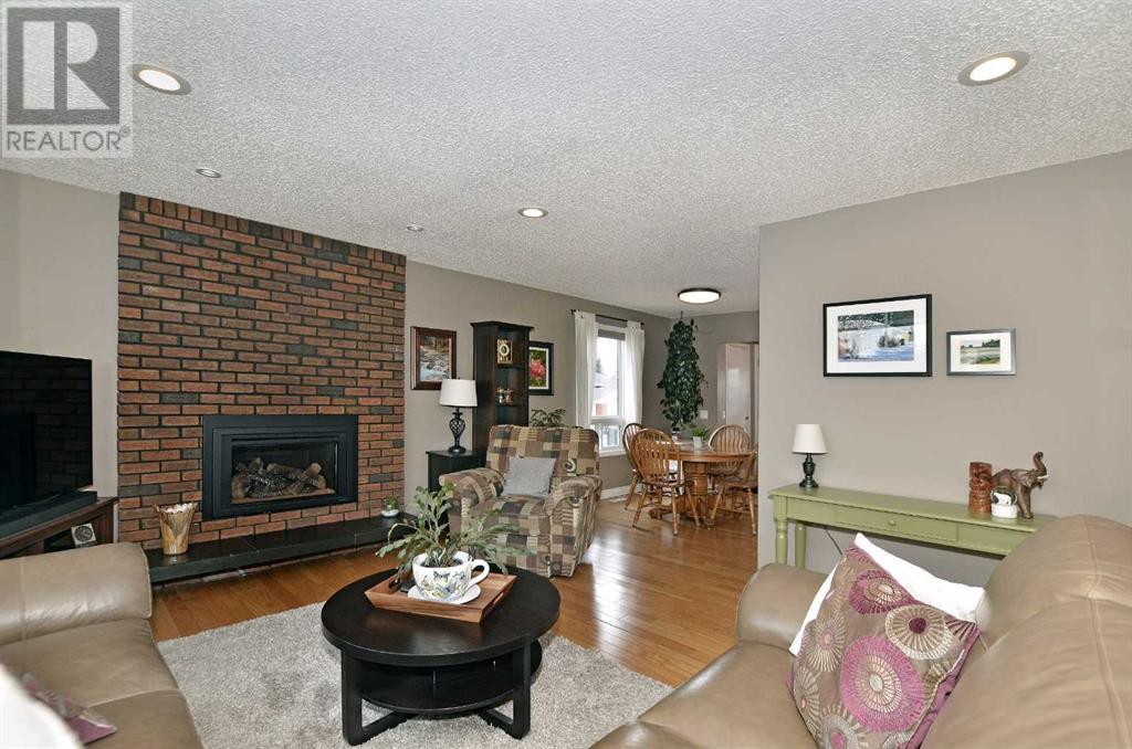 11204 Braeside Drive Sw, Calgary, Alberta  T2W 1R4 - Photo 5 - A2203179