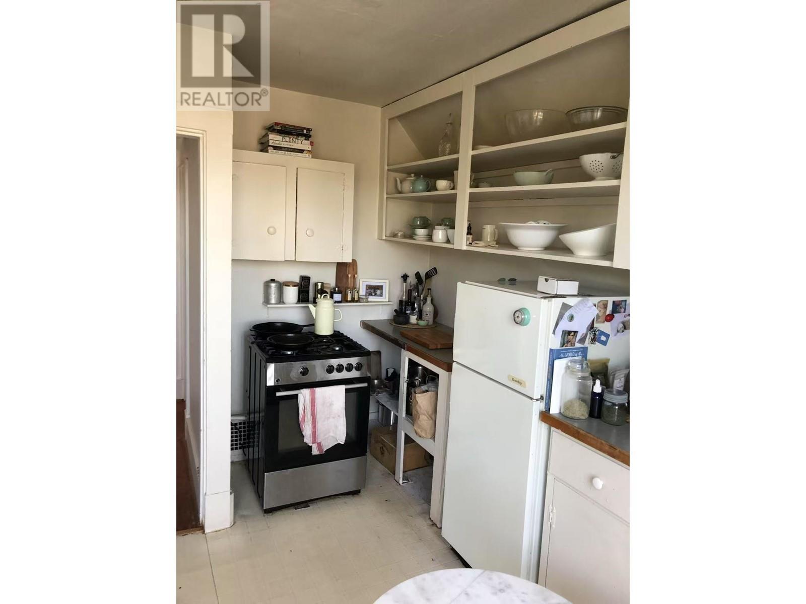 Property at 2979 W 3RD AVENUE image 3