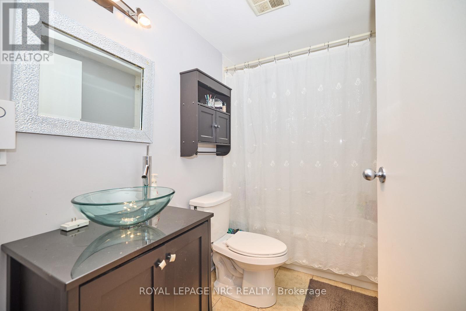 302 - 4872 Valley Way, Niagara Falls, Ontario  L2E 1W3 - Photo 6 - X12073423