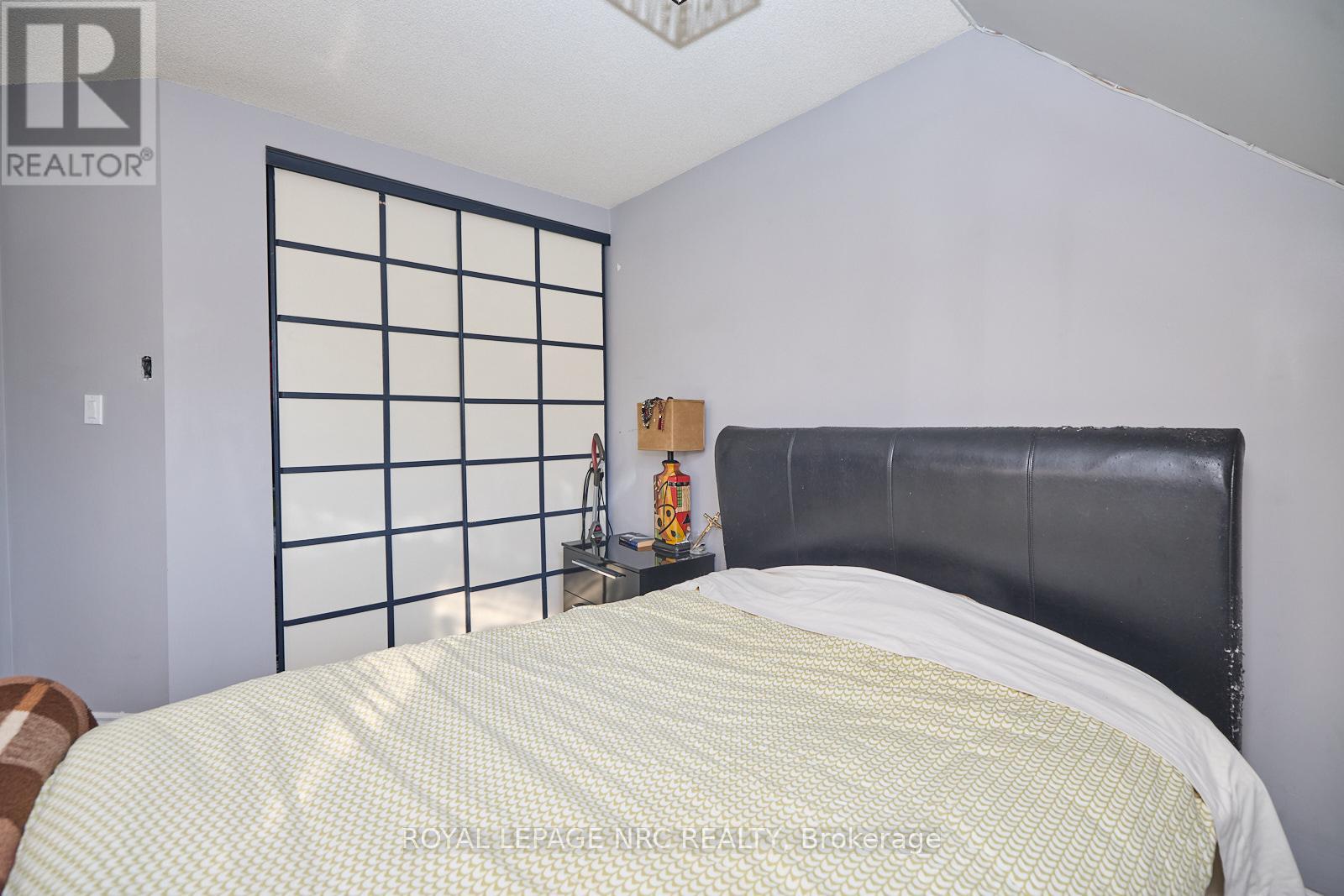 302 - 4872 Valley Way, Niagara Falls, Ontario  L2E 1W3 - Photo 8 - X12073423