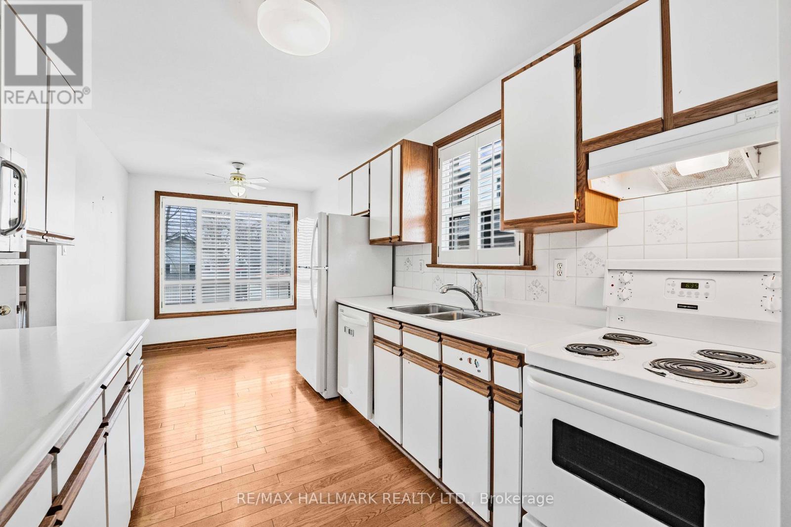 17 Tofield Crescent, Toronto (Rexdale-Kipling), Ontario  M9W 2B8 - Photo 10 - W12073401