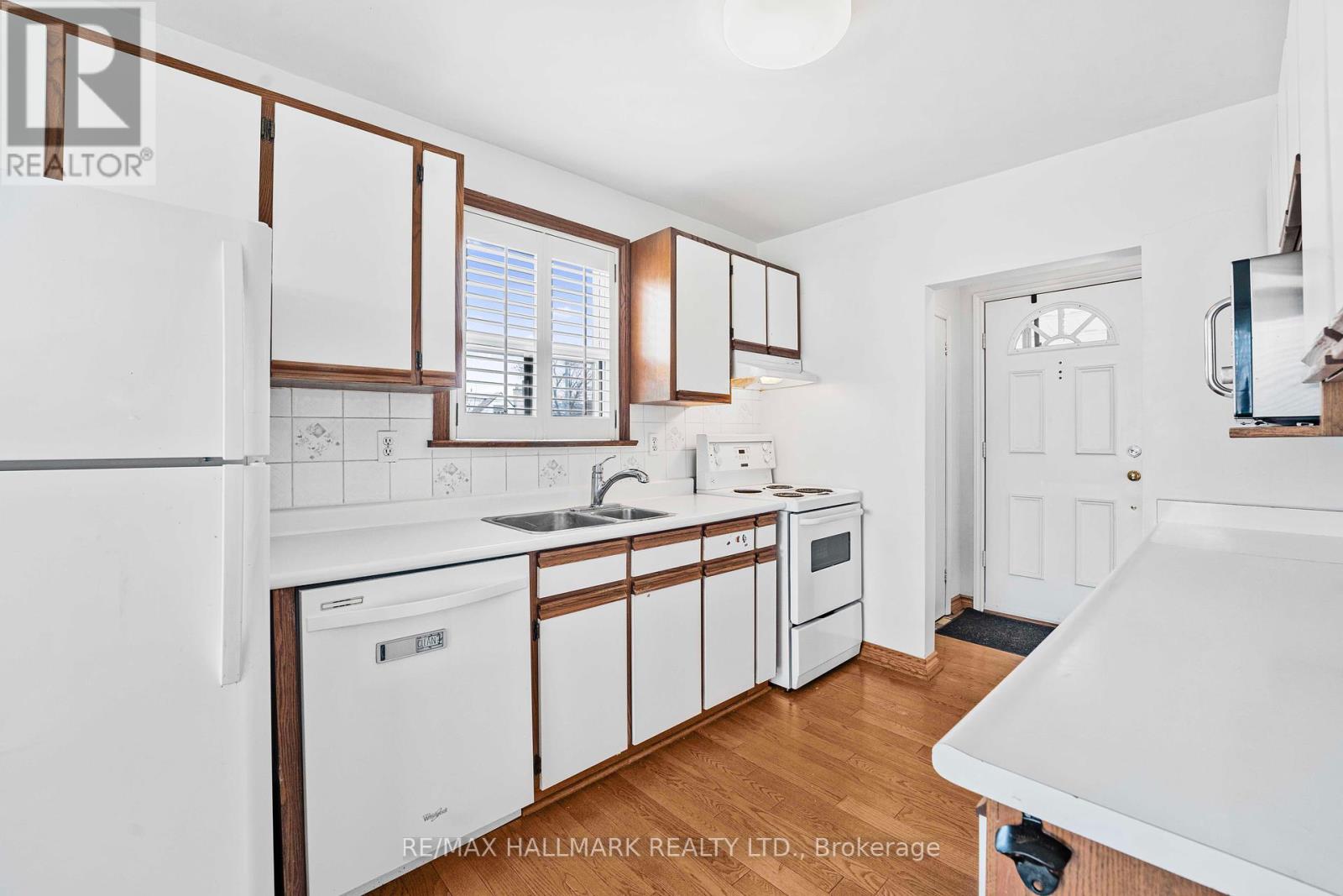 17 Tofield Crescent, Toronto (Rexdale-Kipling), Ontario  M9W 2B8 - Photo 11 - W12073401