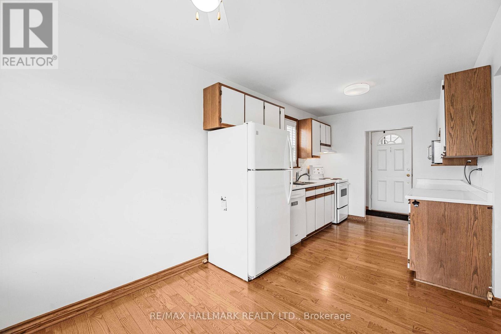 17 Tofield Crescent, Toronto (Rexdale-Kipling), Ontario  M9W 2B8 - Photo 12 - W12073401