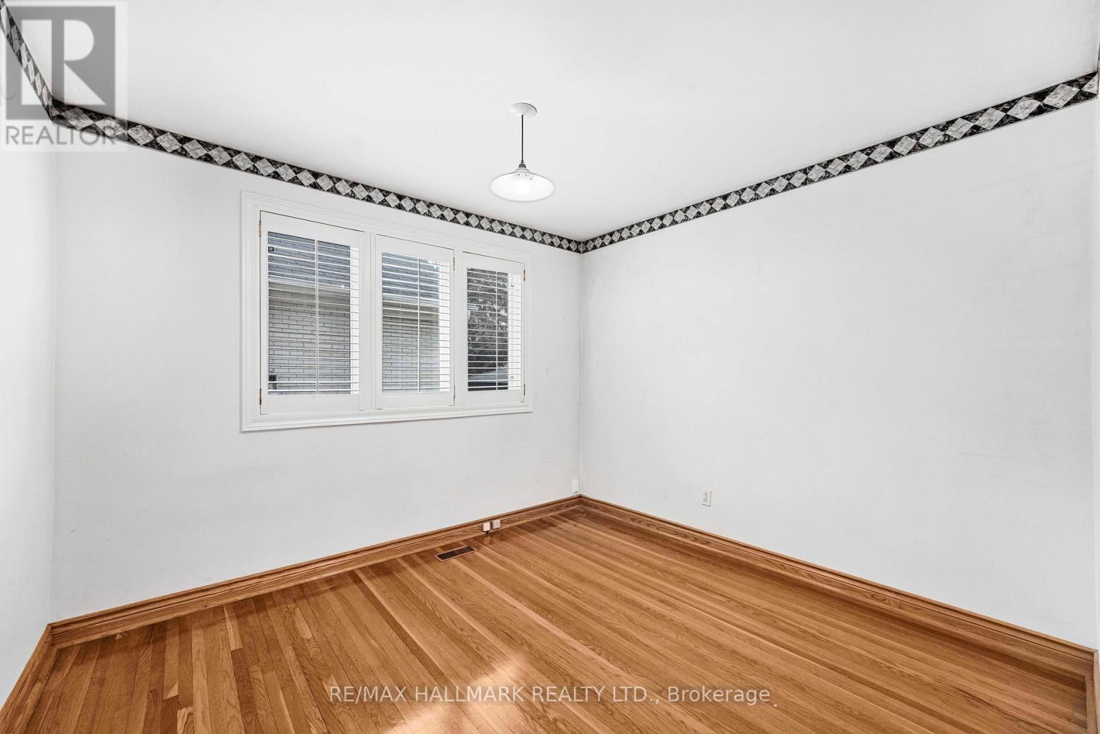 17 Tofield Crescent, Toronto (Rexdale-Kipling), Ontario  M9W 2B8 - Photo 14 - W12073401