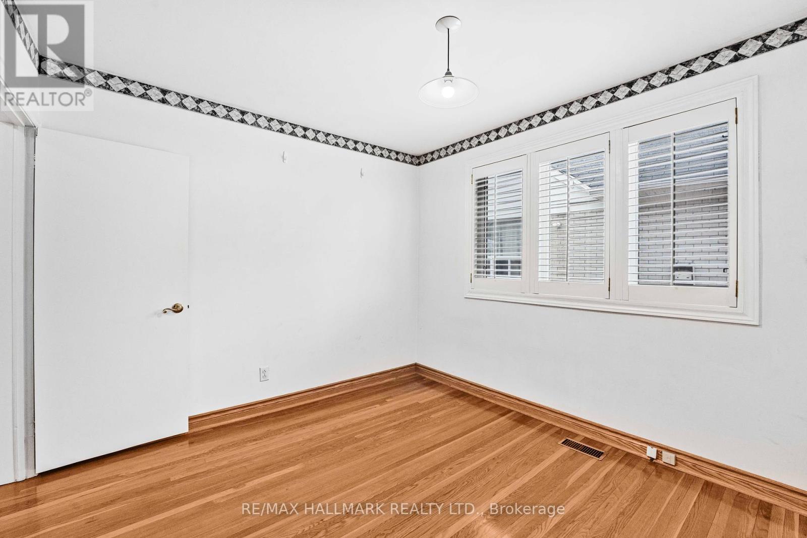 17 Tofield Crescent, Toronto (Rexdale-Kipling), Ontario  M9W 2B8 - Photo 16 - W12073401