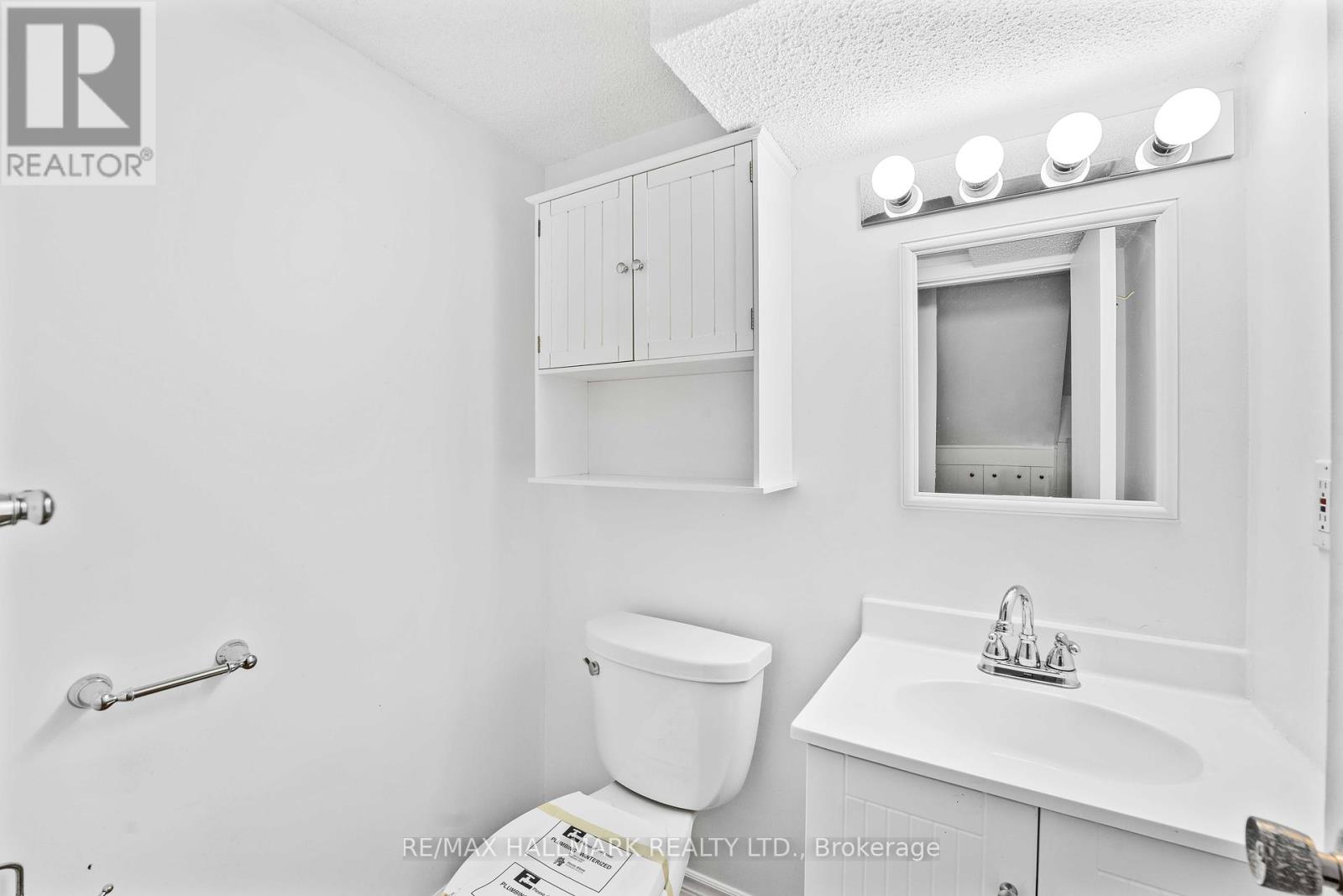 17 Tofield Crescent, Toronto (Rexdale-Kipling), Ontario  M9W 2B8 - Photo 31 - W12073401