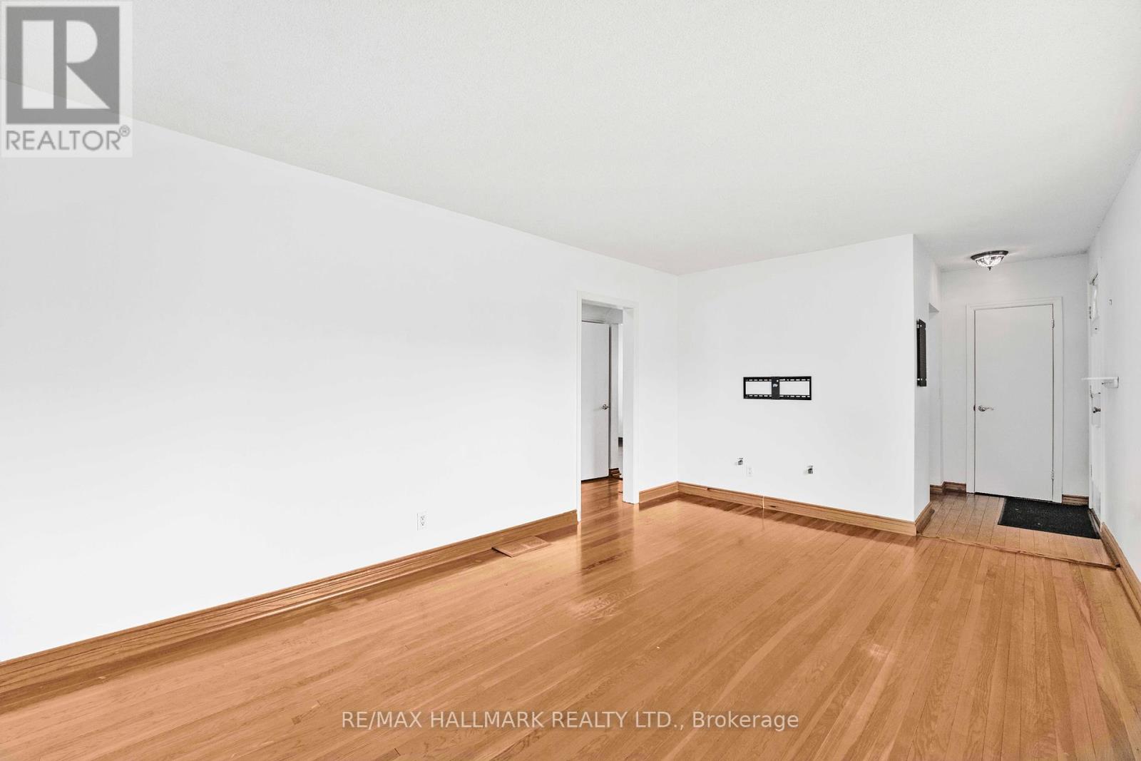 17 Tofield Crescent, Toronto (Rexdale-Kipling), Ontario  M9W 2B8 - Photo 6 - W12073401