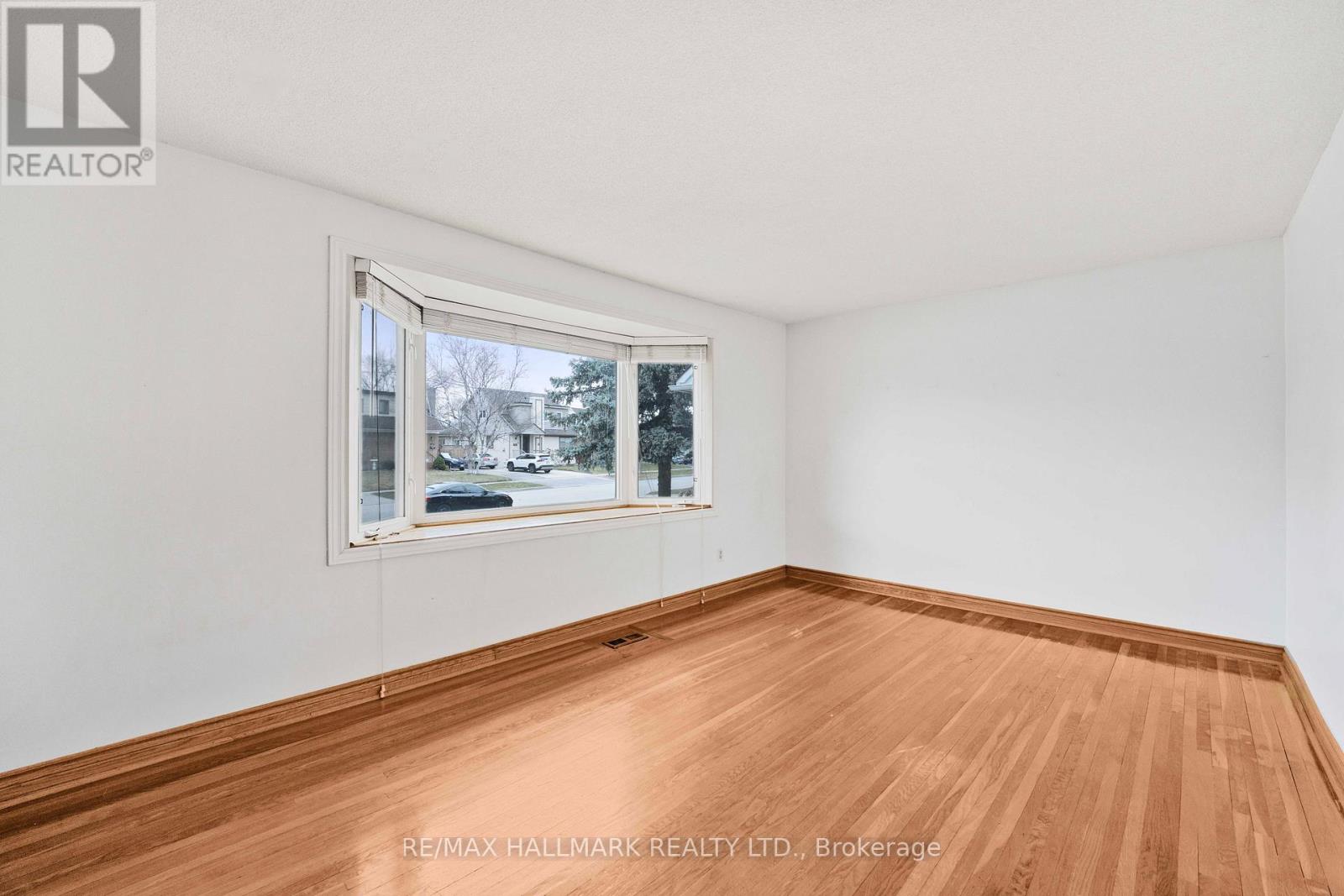 17 Tofield Crescent, Toronto (Rexdale-Kipling), Ontario  M9W 2B8 - Photo 8 - W12073401