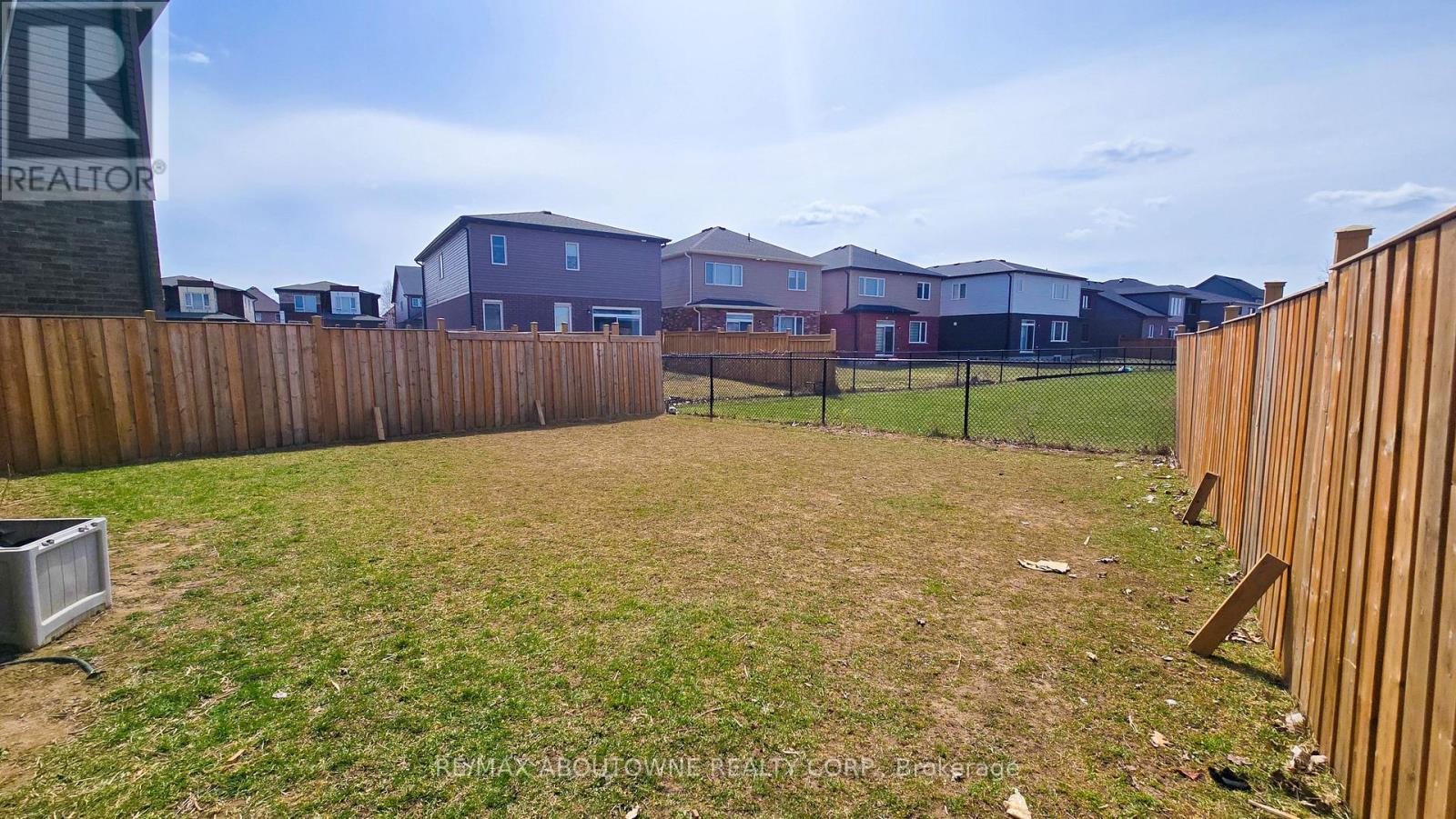 135 Freure Drive, Cambridge, Ontario  N1S 0A2 - Photo 7 - X12073434