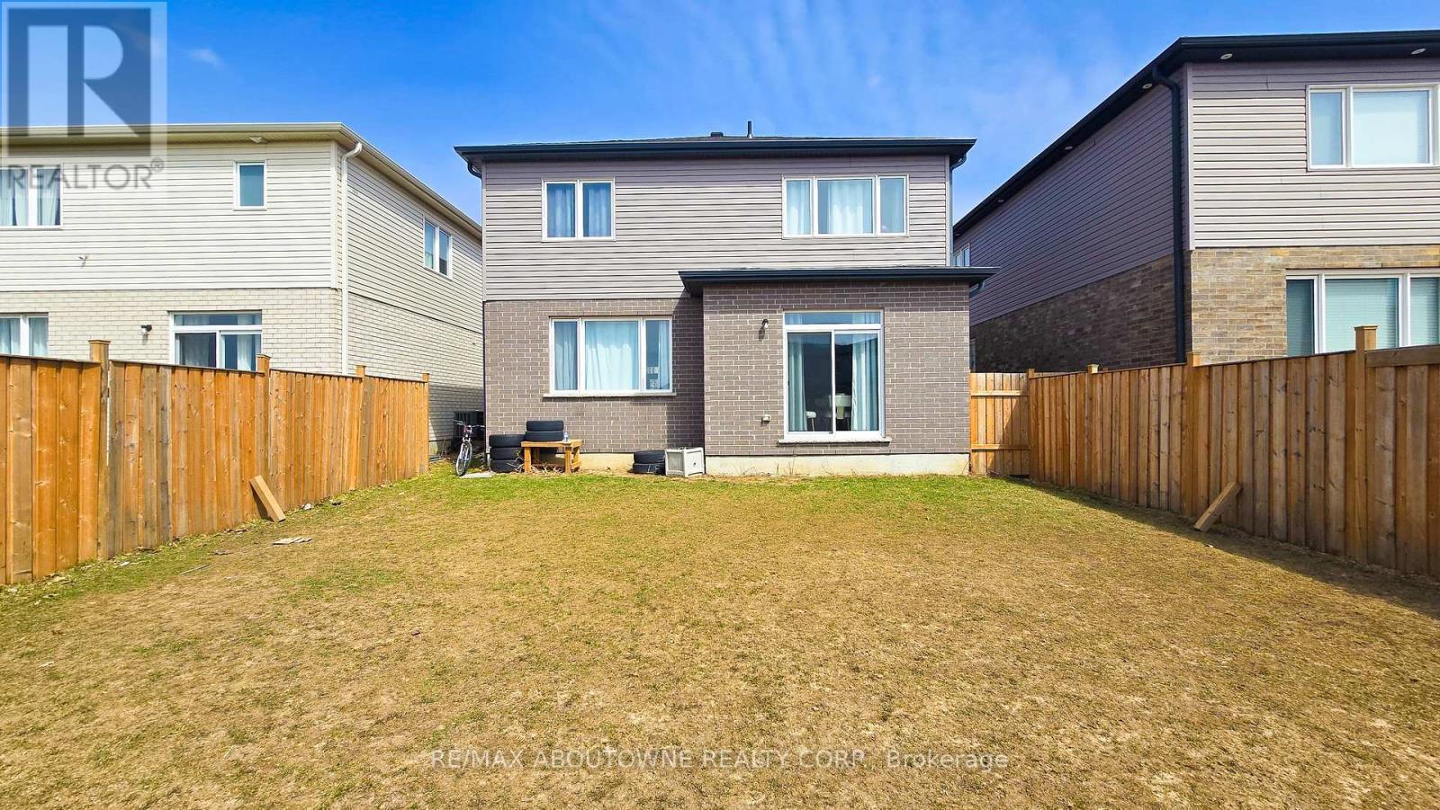 135 Freure Drive, Cambridge, Ontario  N1S 0A2 - Photo 8 - X12073434
