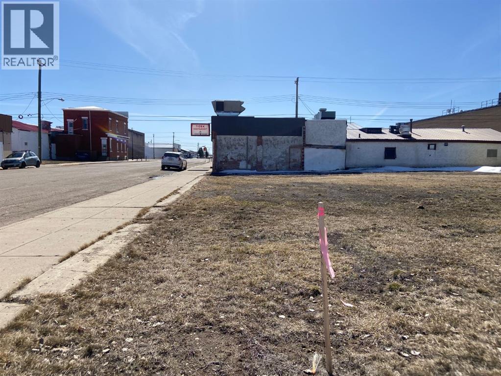 305-307 1 Street W, Hanna, Alberta  T0J 1P0 - Photo 3 - A2209126
