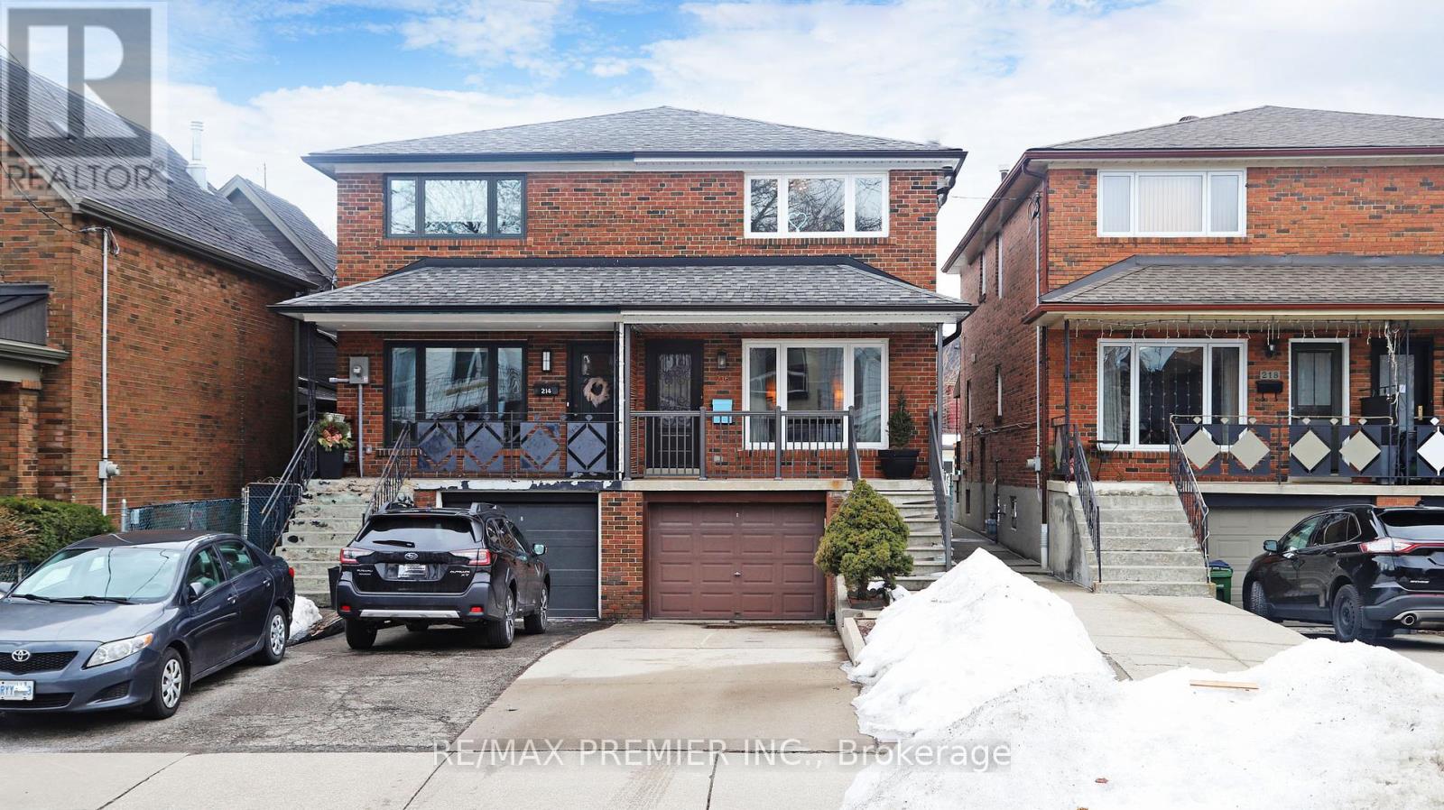 216 MEDLAND STREET, Toronto, Ontario