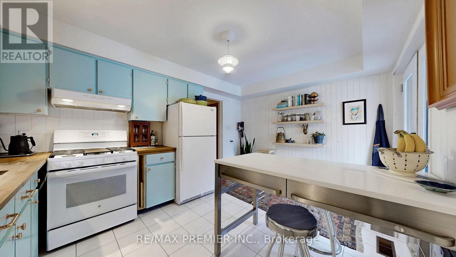 216 Medland Street, Toronto, Ontario  M6P 2N7 - Photo 16 - W12073487