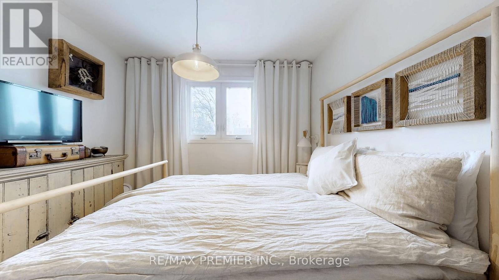 216 Medland Street, Toronto, Ontario  M6P 2N7 - Photo 26 - W12073487