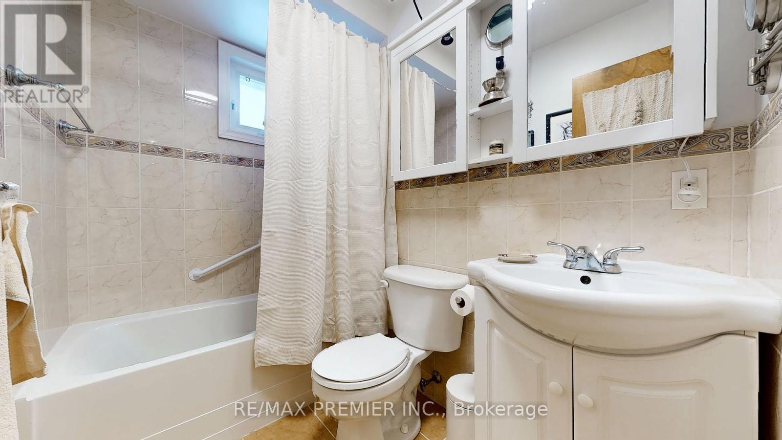 216 Medland Street, Toronto, Ontario  M6P 2N7 - Photo 32 - W12073487