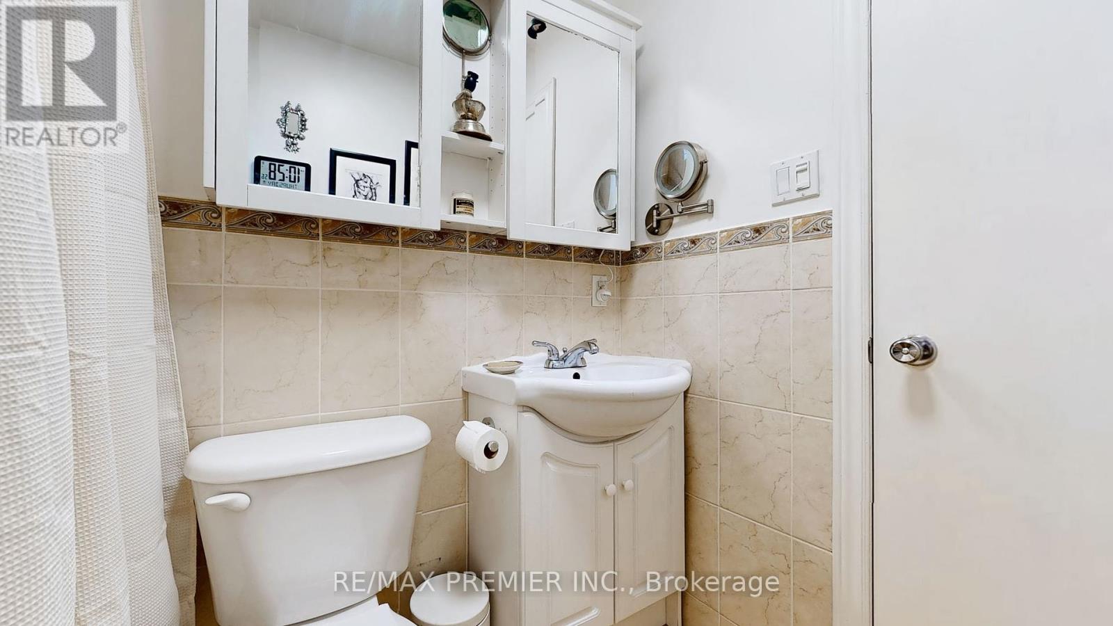 216 Medland Street, Toronto, Ontario  M6P 2N7 - Photo 33 - W12073487