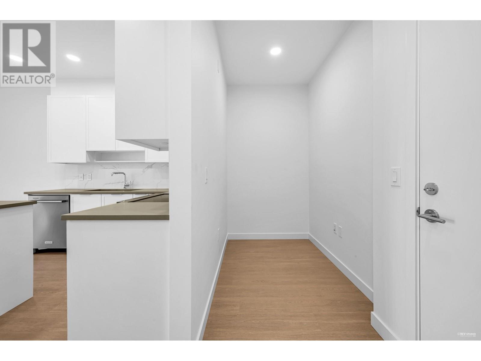 313 7123 11th Avenue, Burnaby, British Columbia  V3N 0J6 - Photo 5 - R2988107