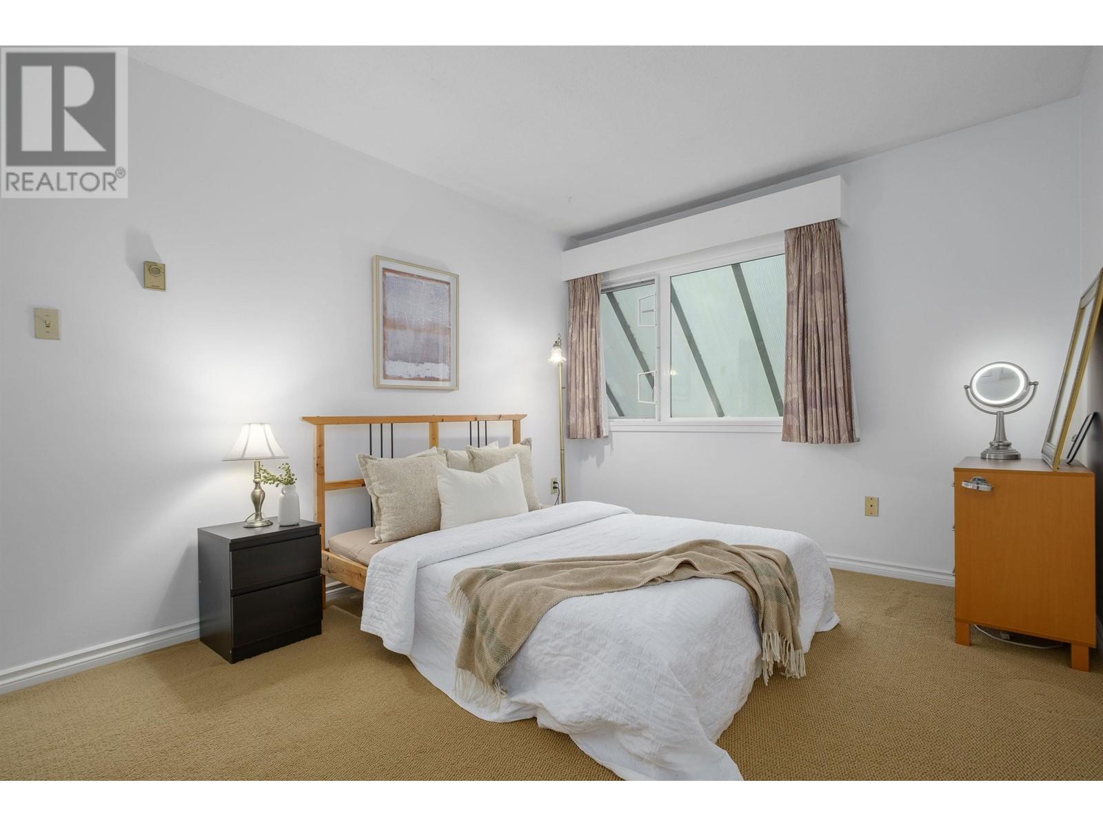 Listing Picture 22 of 33 : 9828 BELFRIAR DRIVE, Burnaby / 本拿比 - 魯藝地產 Yvonne Lu Group - MLS Medallion Club Member