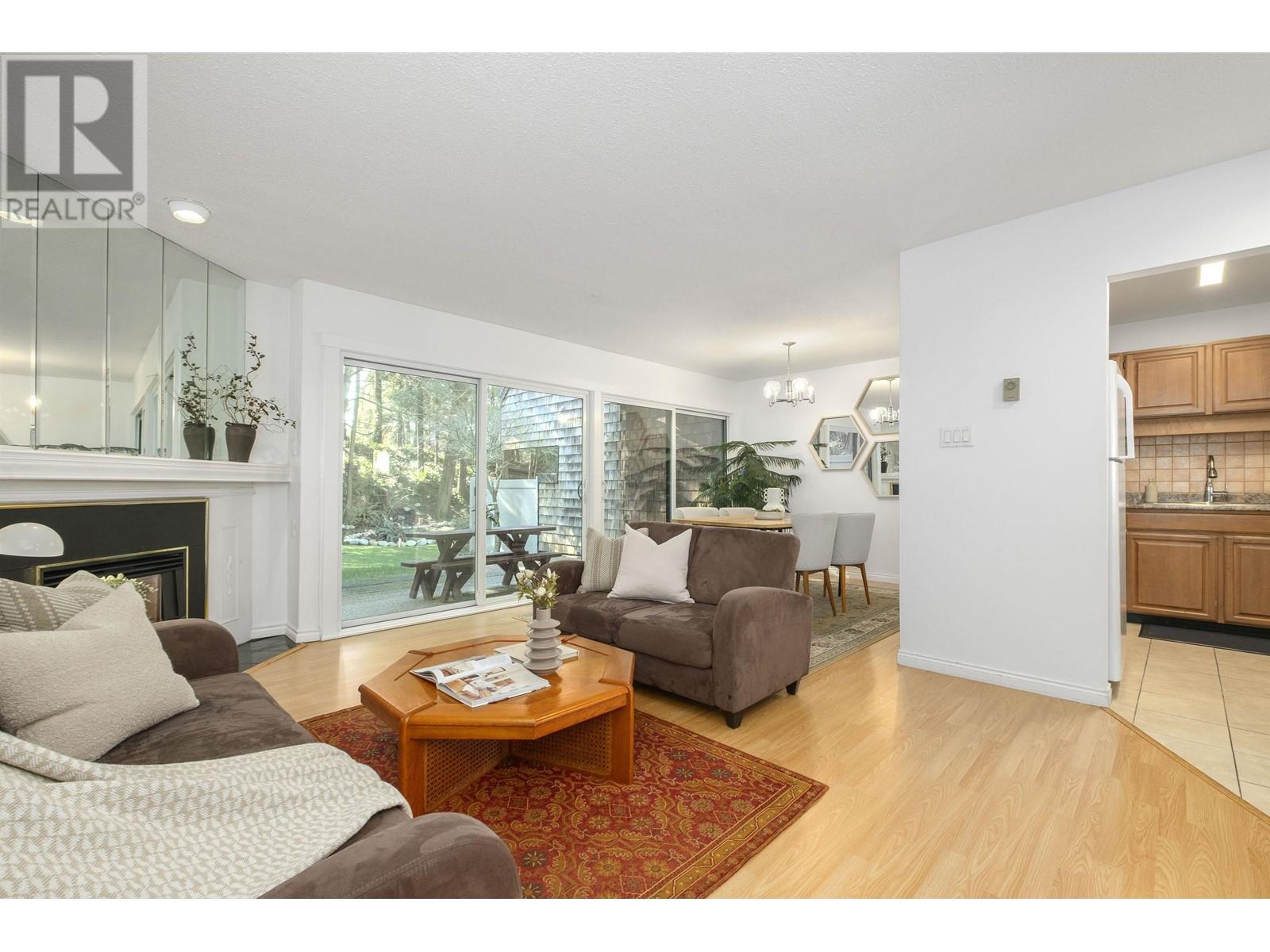 Listing Picture 2 of 33 : 9828 BELFRIAR DRIVE, Burnaby / 本拿比 - 魯藝地產 Yvonne Lu Group - MLS Medallion Club Member